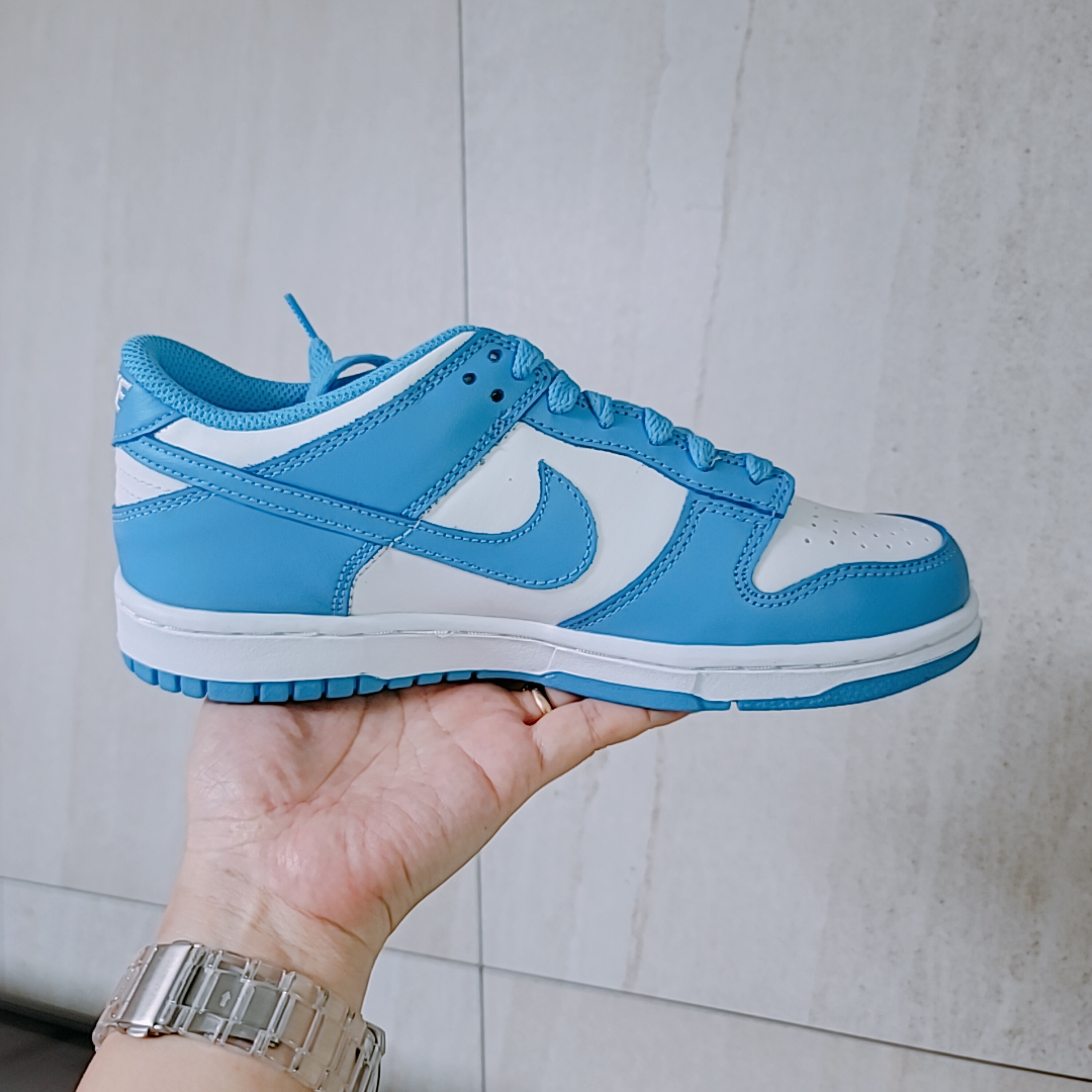 (GS) Nike Dunk Low University Blue 착용 스타일 - 3