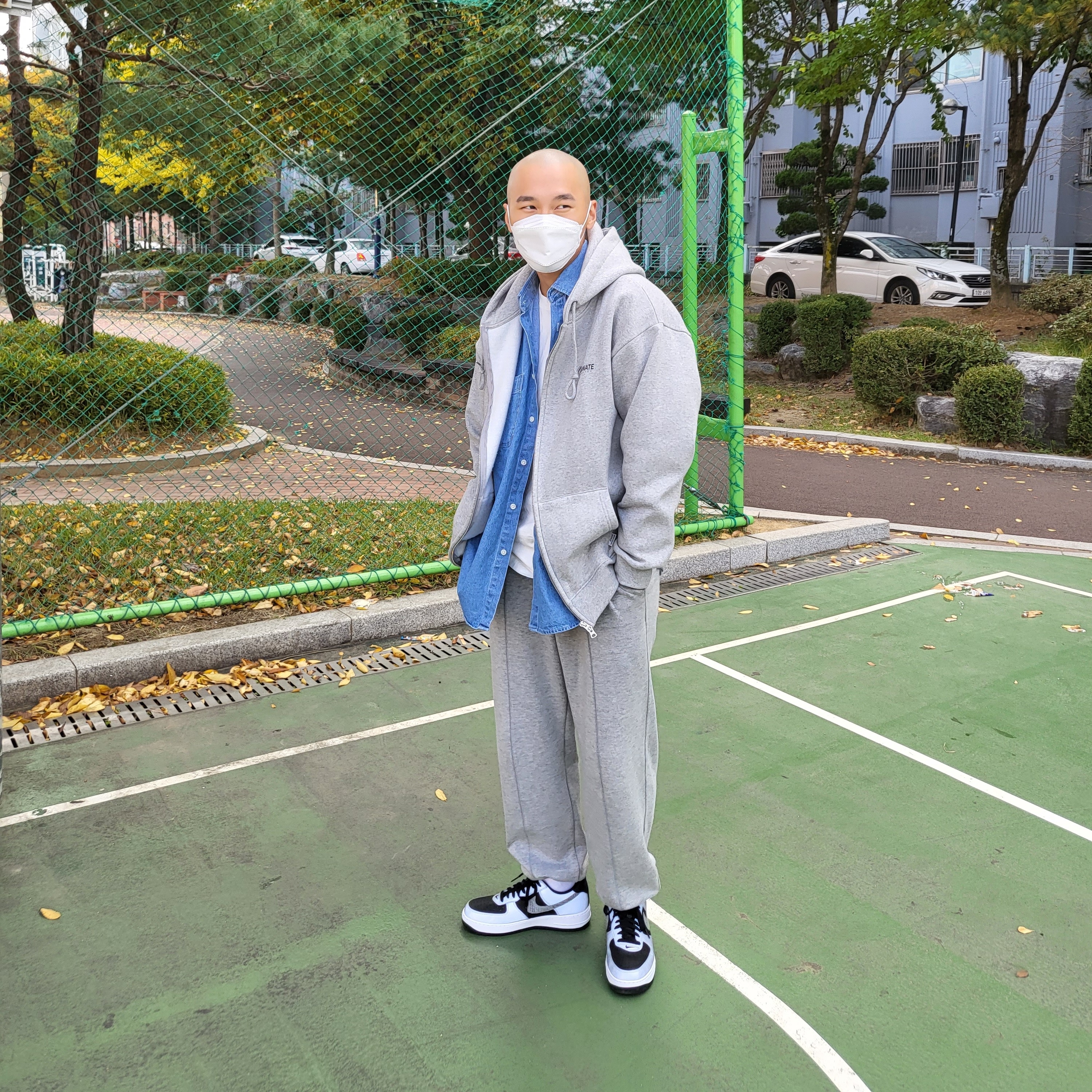 Nike Air Force 1 B Silver Snake 착용 스타일 - 2