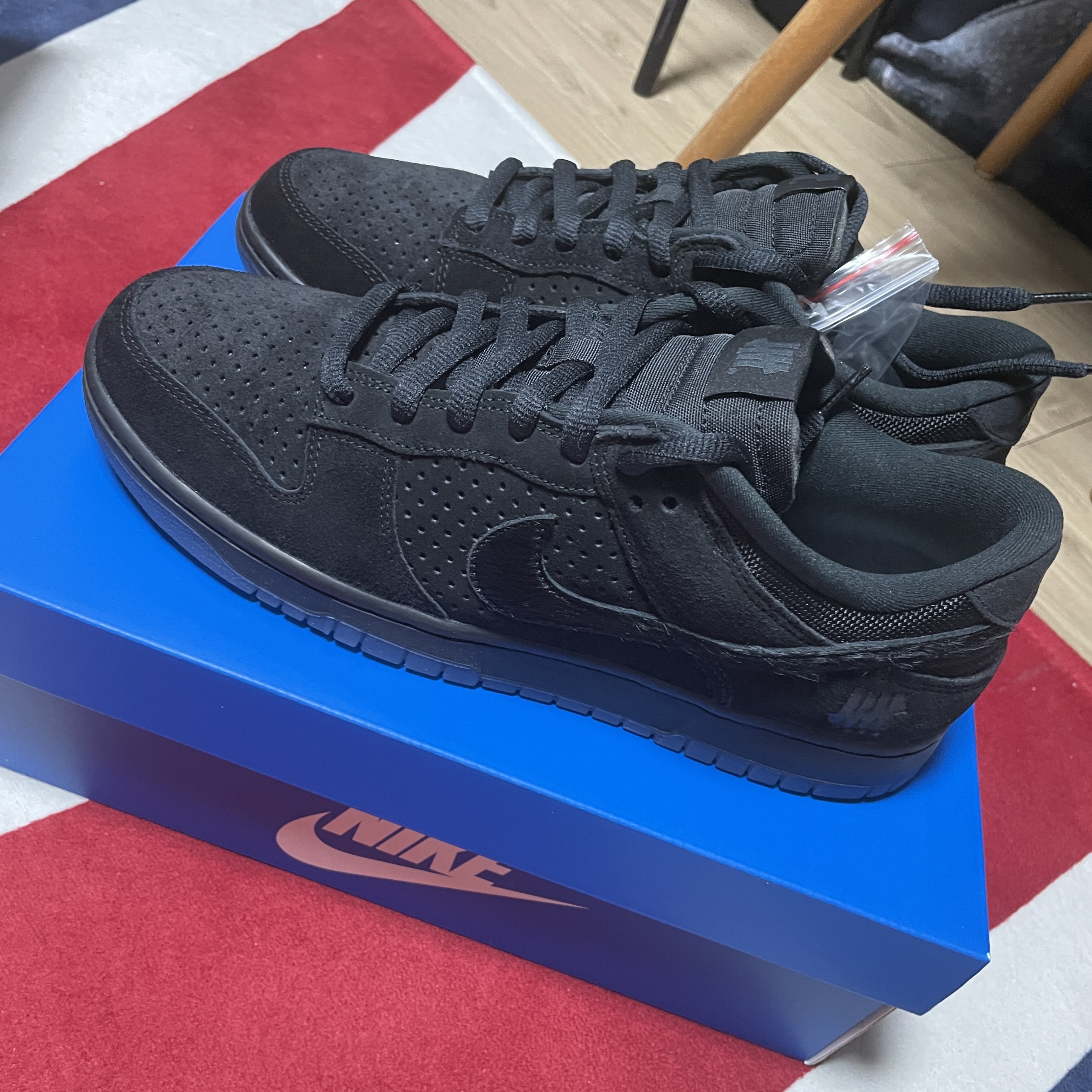 Nike x Undefeated Dunk Low SP 5 On It Black 착용 스타일 - 1