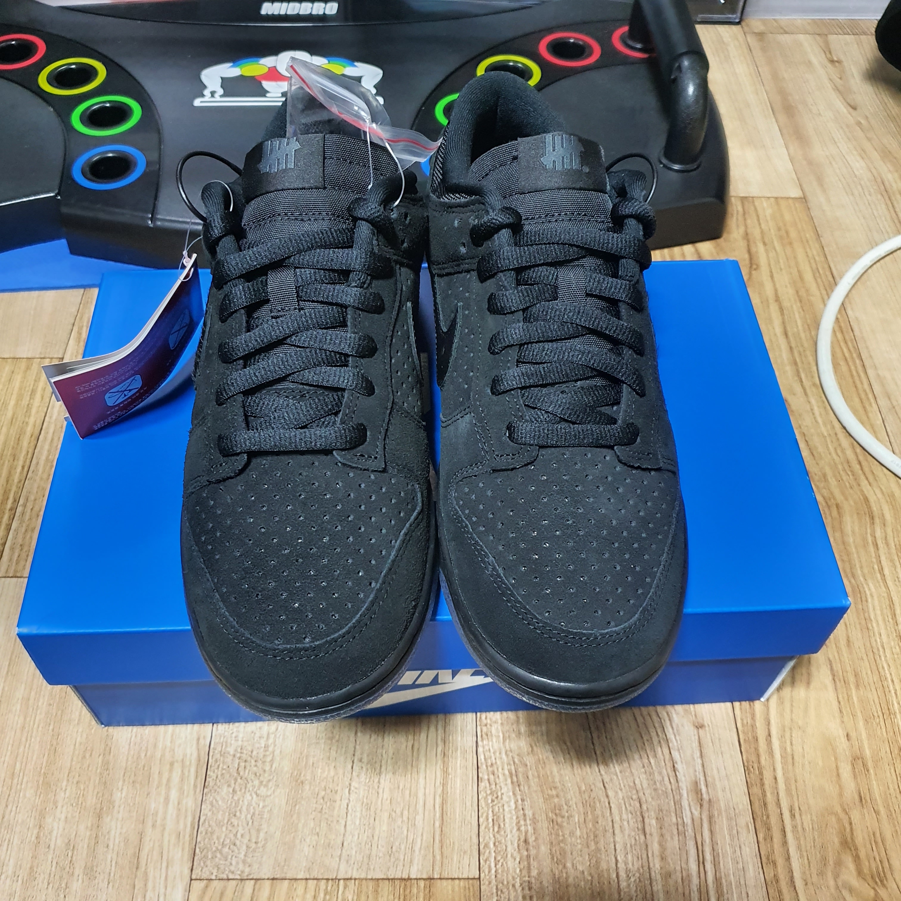 Nike x Undefeated Dunk Low SP 5 On It Black 착용 스타일 - 2