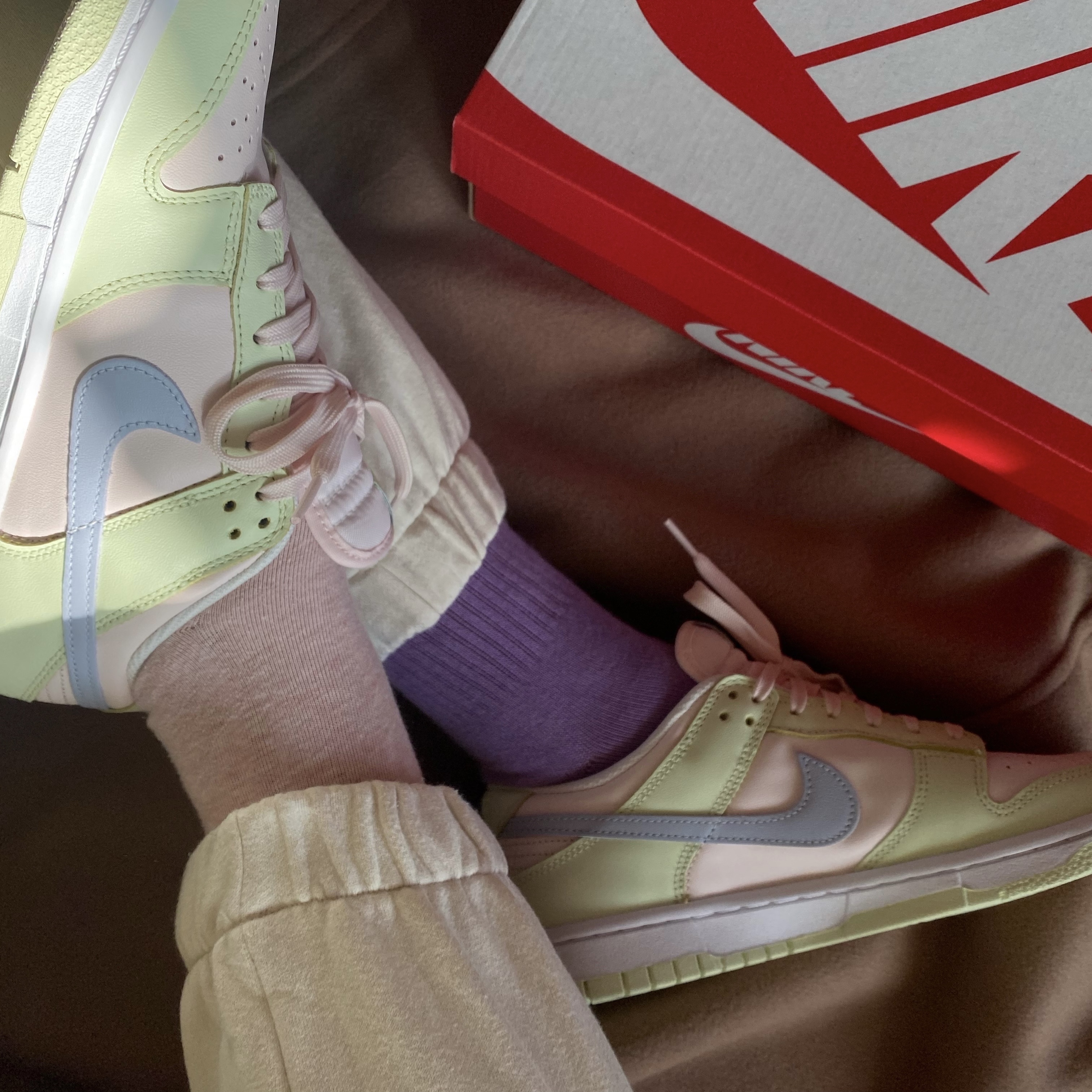 (W) Nike Dunk Low Light Soft Pink 착용 스타일 - 2