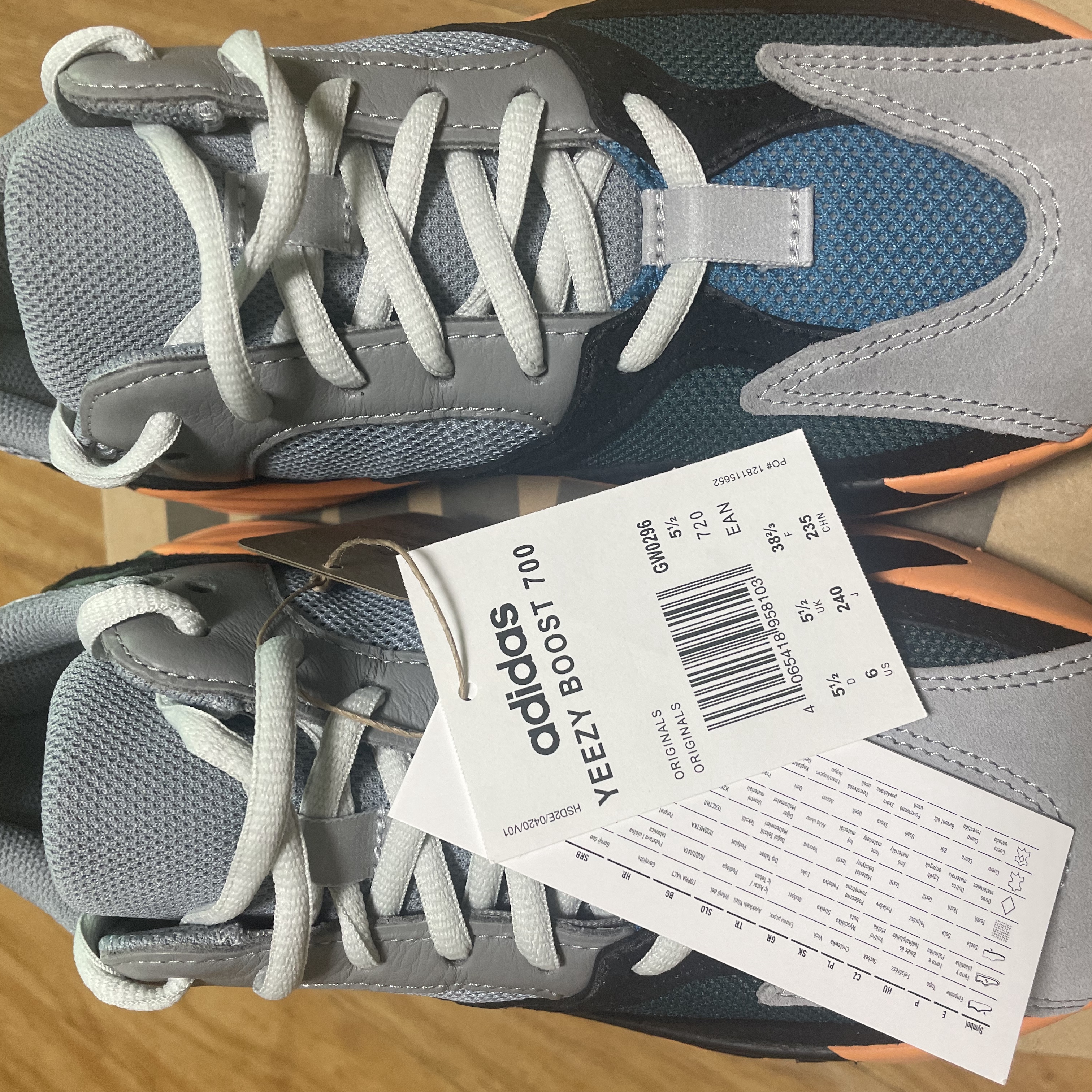 Adidas Yeezy Boost 700 Wash Orange 착용 스타일 - 2