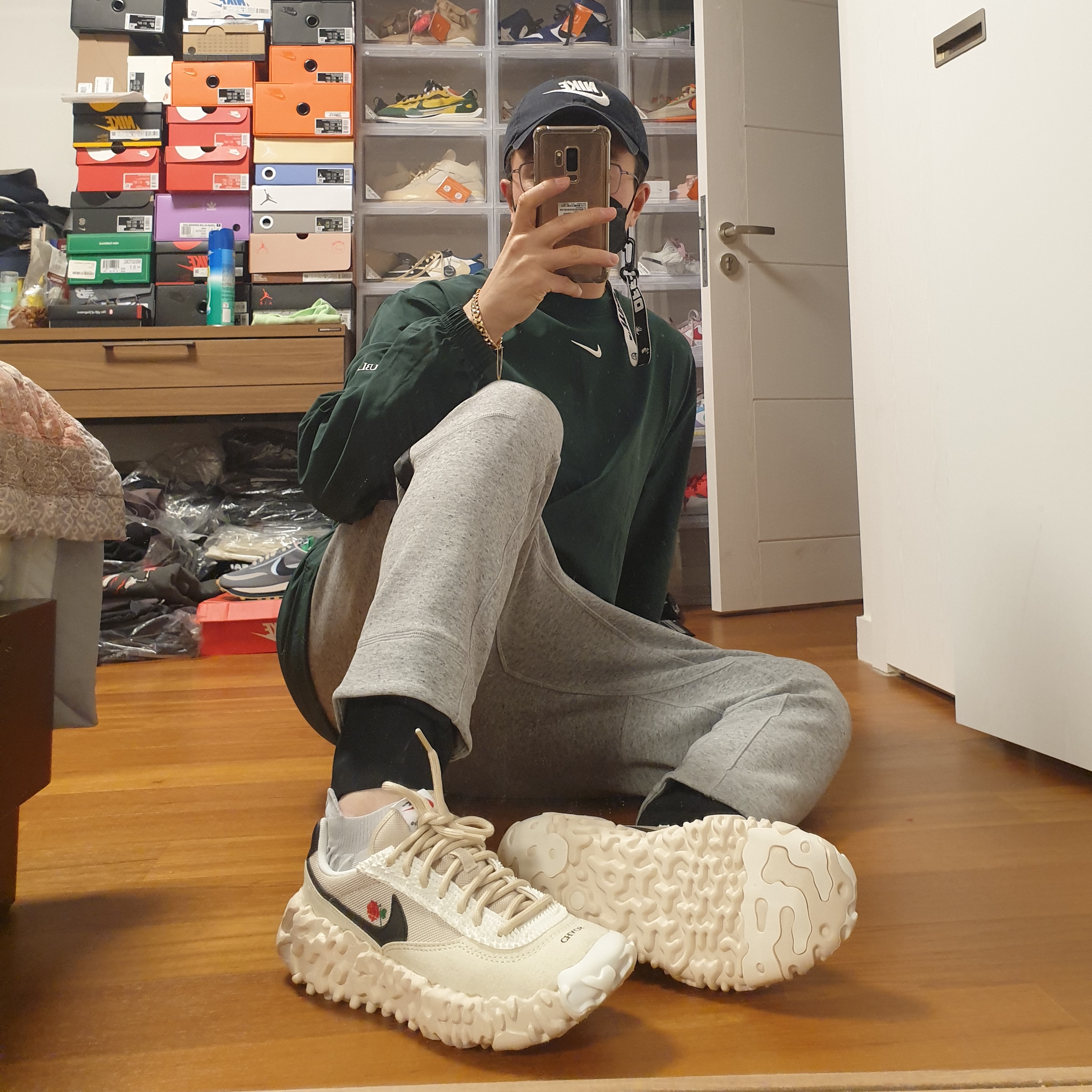 Nike x Drake Nocta Golf Crewneck Top Green - US/EU, Nike x Sacai NRG Fleece Pants Dark Grey Heather - US/EU 착용 스타일 - 2