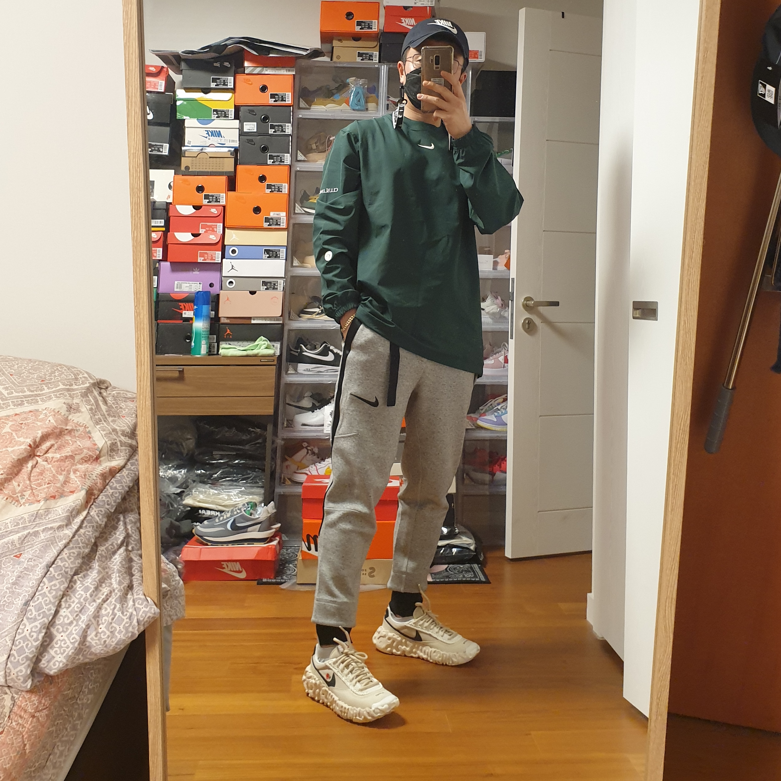Nike x Drake Nocta Golf Crewneck Top Green - US/EU, Nike x Sacai NRG Fleece Pants Dark Grey Heather - US/EU 착용 스타일 - 1
