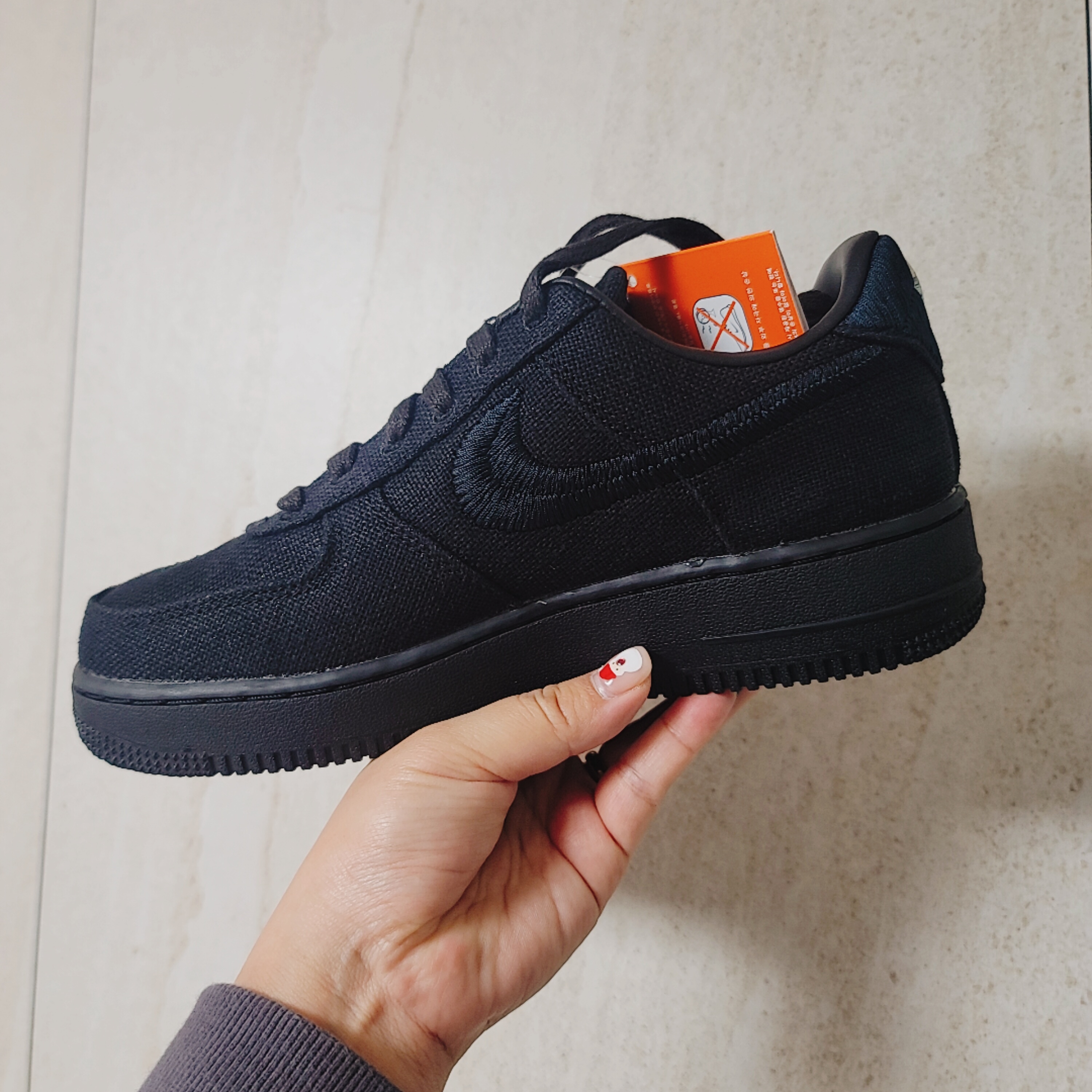 Nike x Stussy Air Force 1 Low Triple Black 착용 스타일 - 2