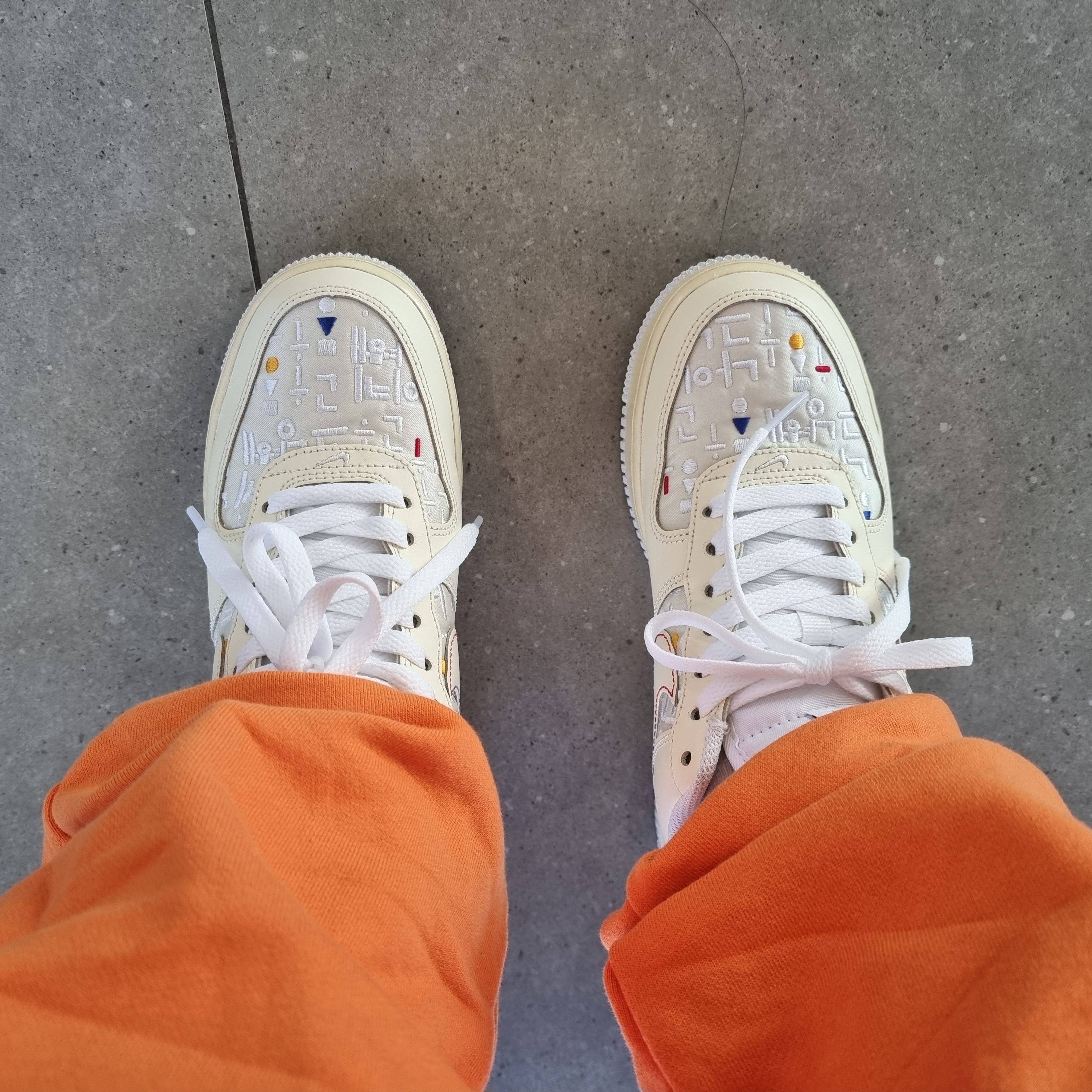 (W) Nike Air Force 1 '07 LV8 Hangul Day 착용 스타일 - 3