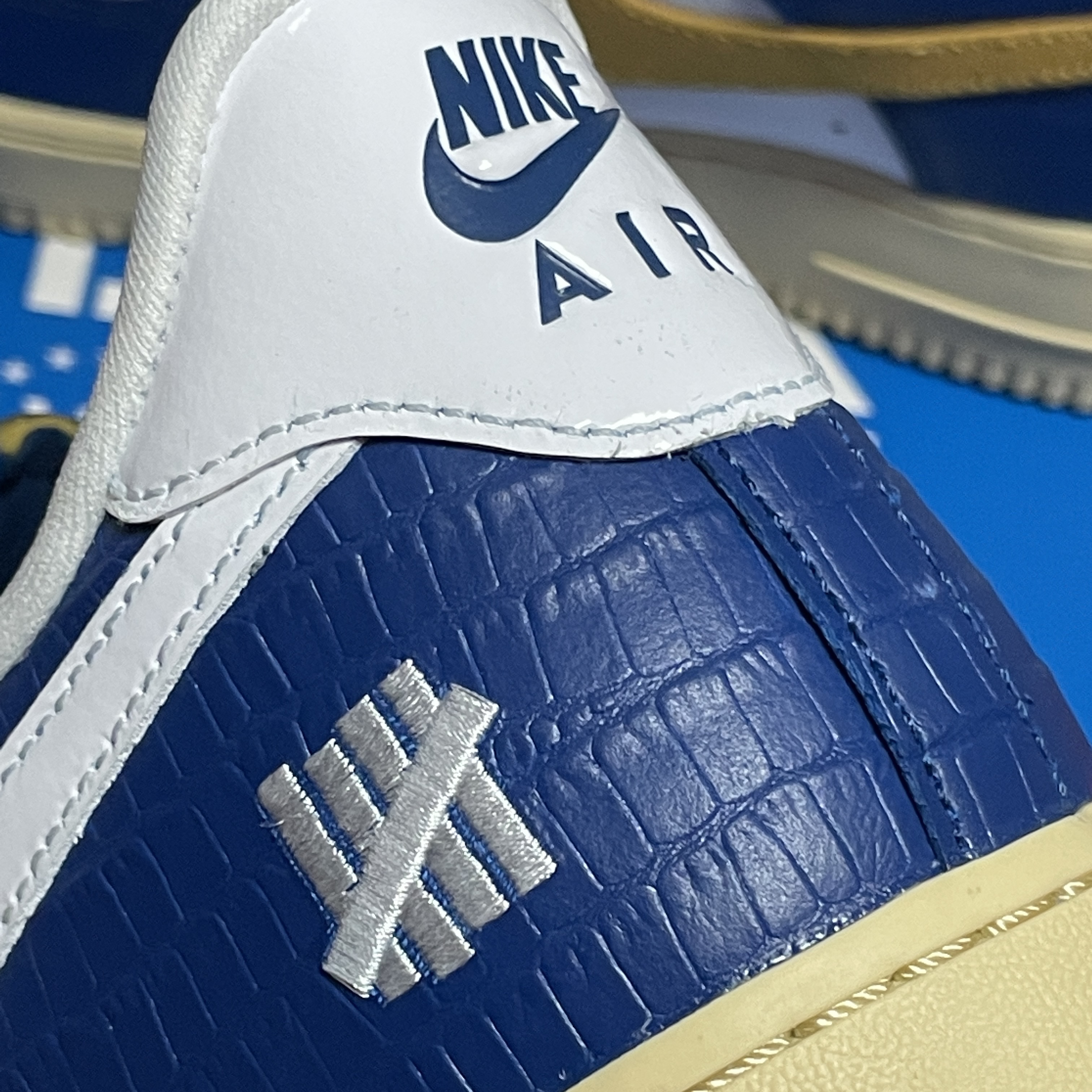 Nike x Undefeated Air Force 1 Low SP 5 On It Court Blue 착용 스타일 - 4