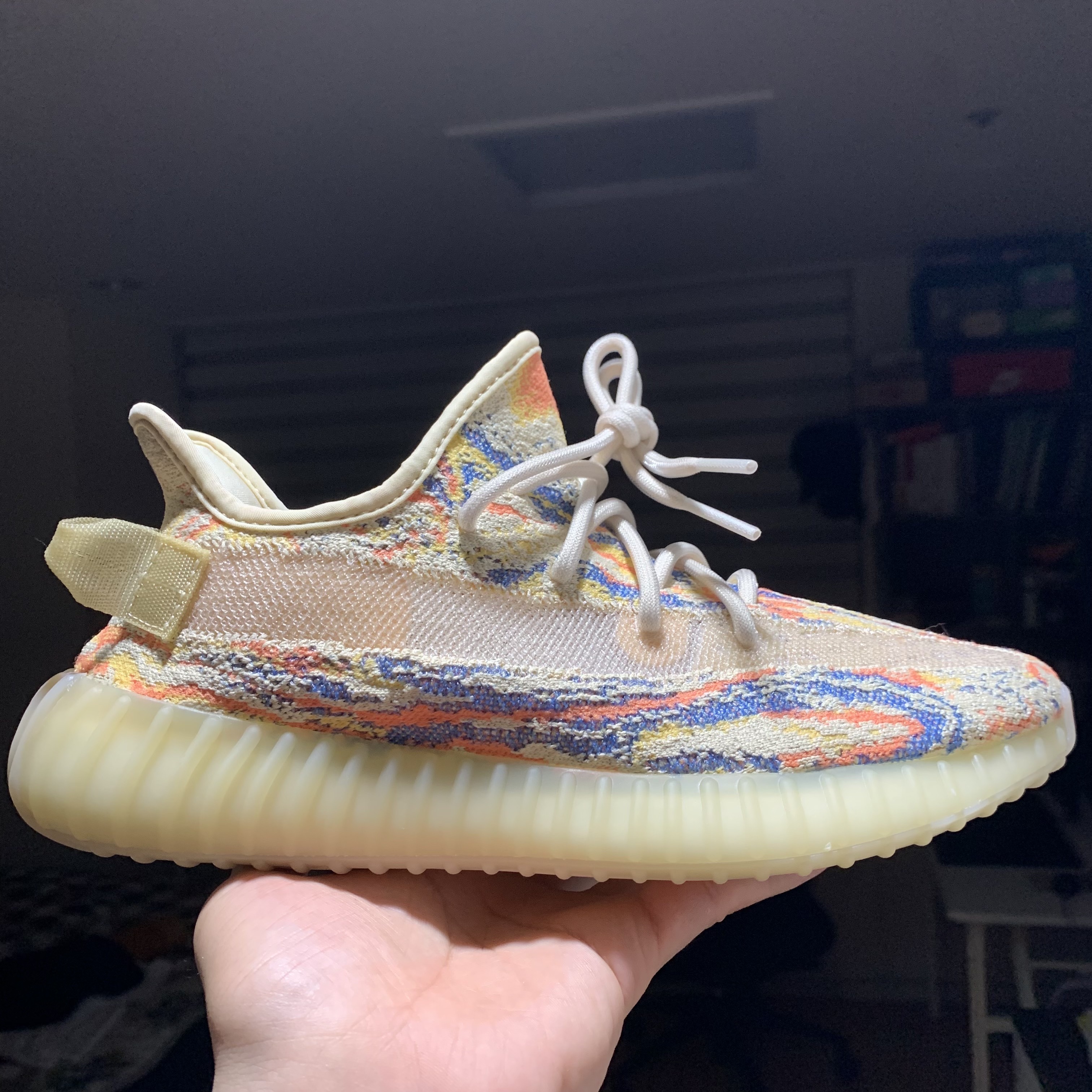 Adidas Yeezy Boost 350 V2 MX Oat 착용 스타일
