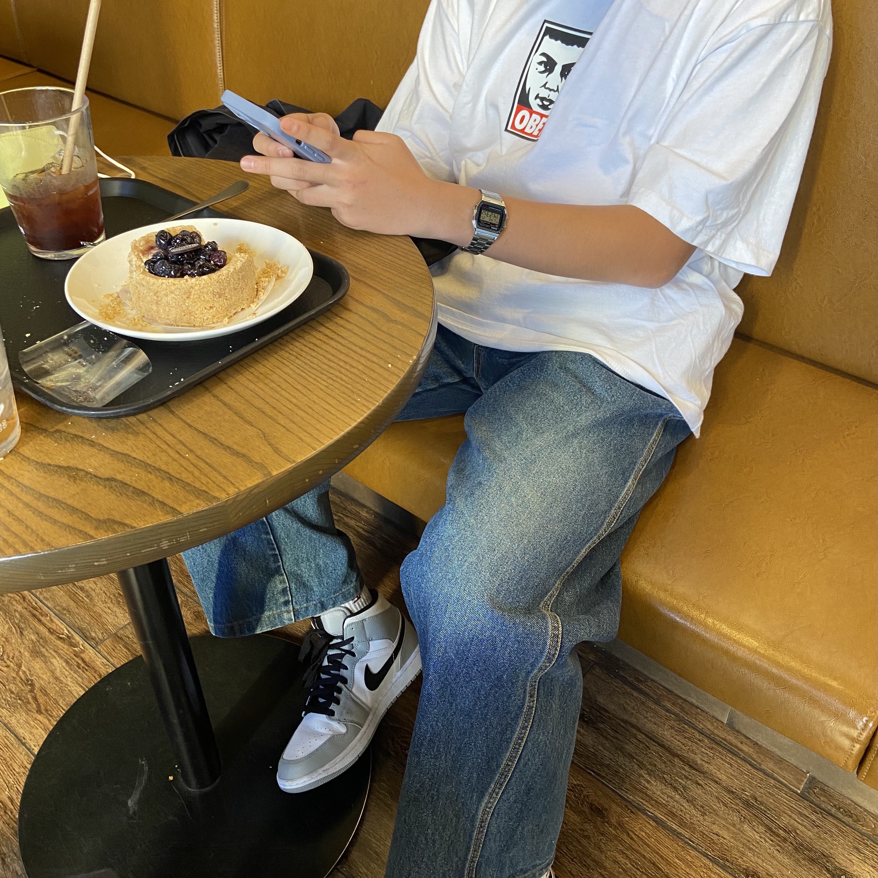 IAB Studio x Obey Beenzino Icon T-Shirt White, Jordan 1 Mid Light Smoke Grey 착용 스타일 - 3