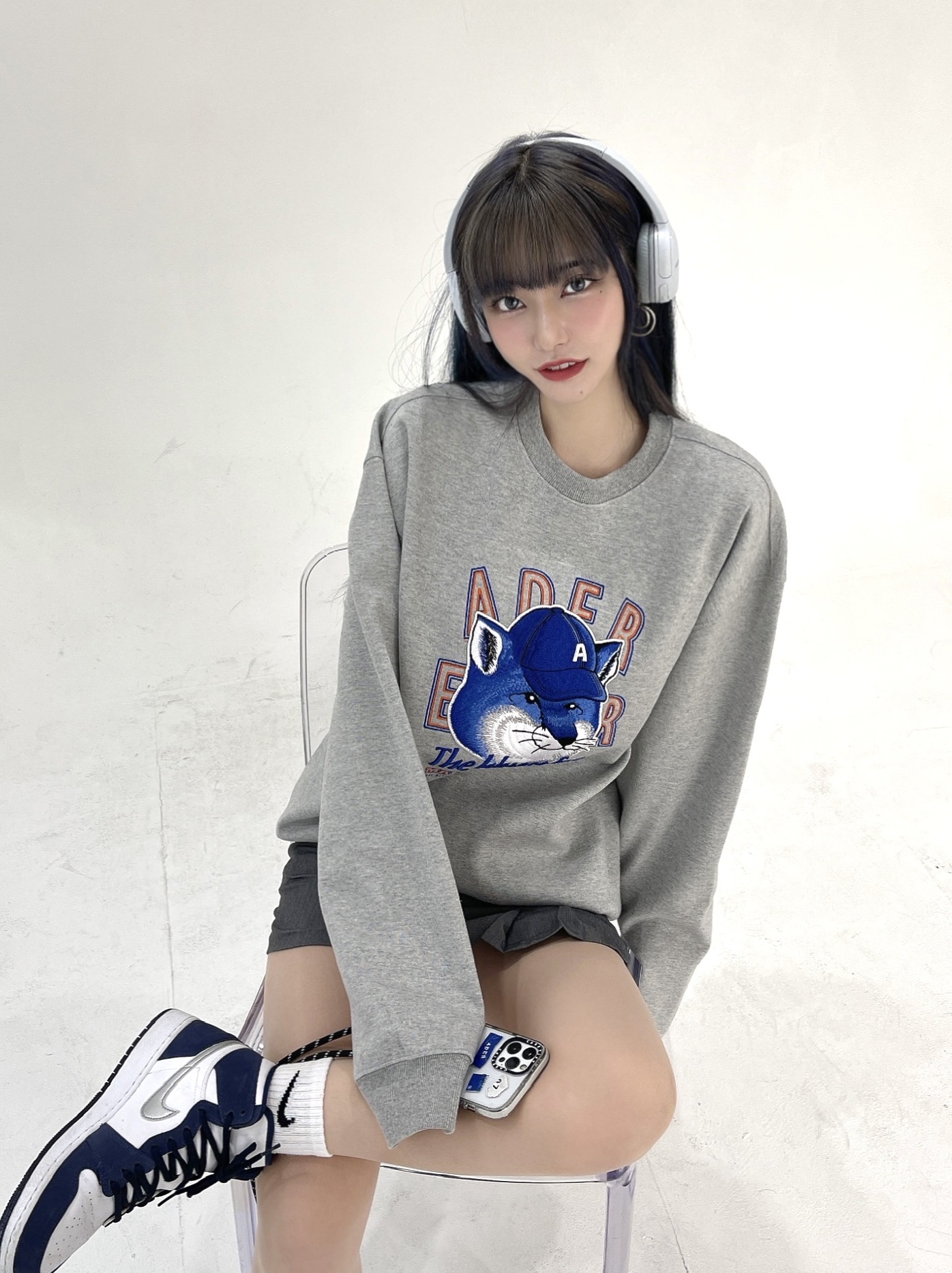 Maison Kitsune x Ader Error The Bluest Fox Sweatshirt Grey, Casetify x Ader Error Sticker Sling iPhone Case 착용 스타일