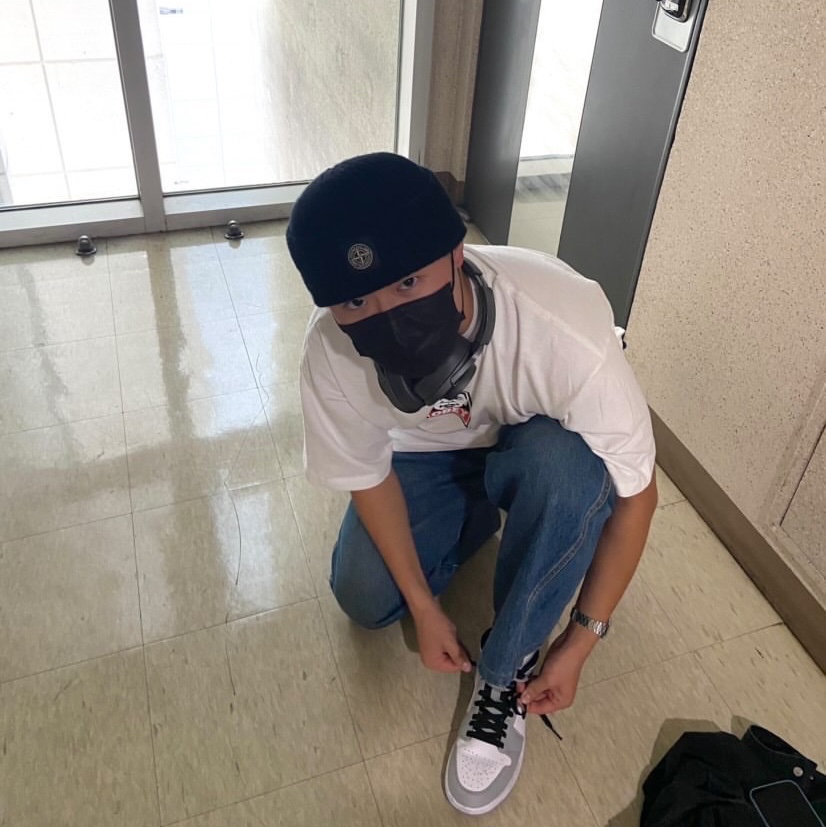 IAB Studio x Obey Beenzino Icon T-Shirt White, Jordan 1 Mid Light Smoke Grey 착용 스타일 - 2