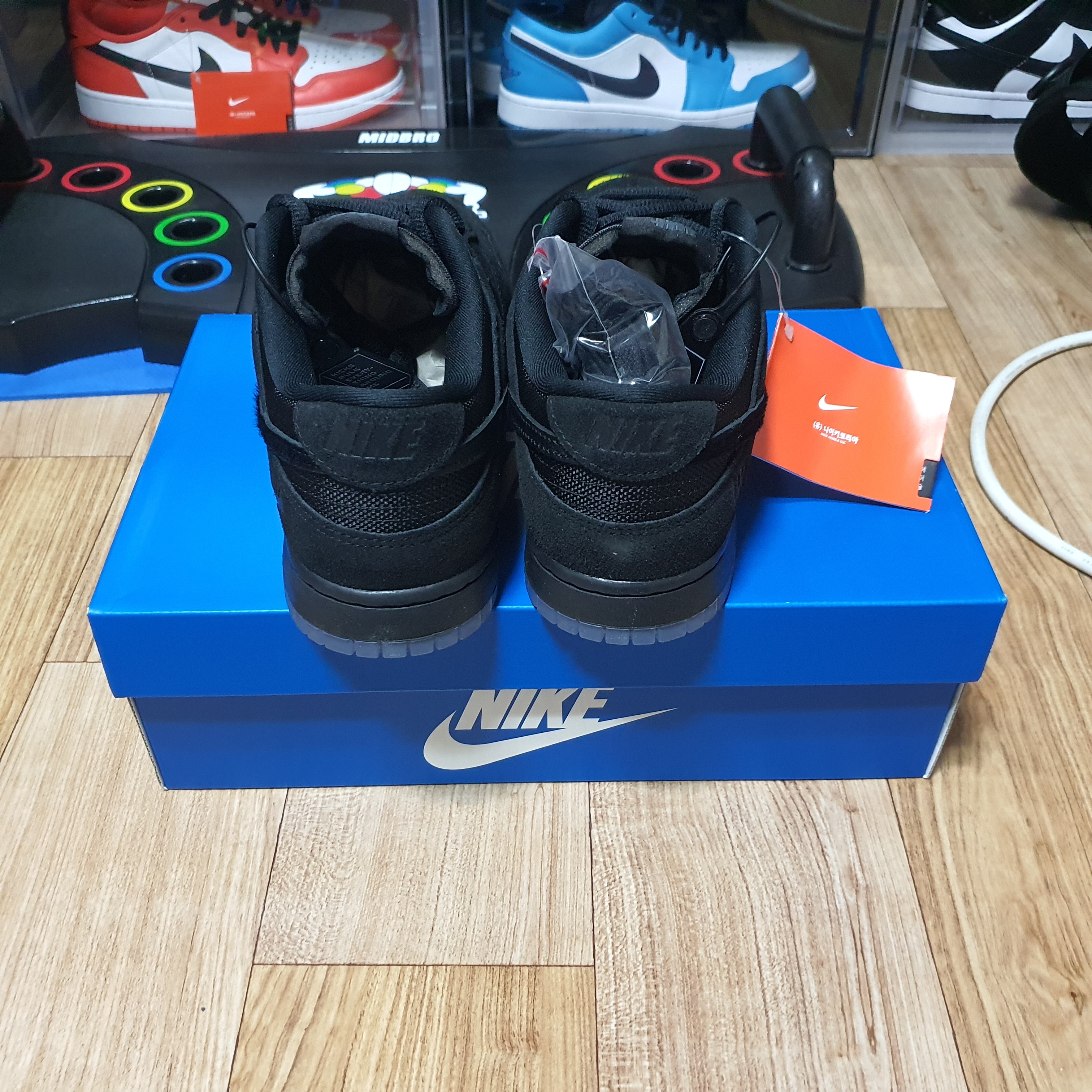 Nike x Undefeated Dunk Low SP 5 On It Black 착용 스타일 - 4