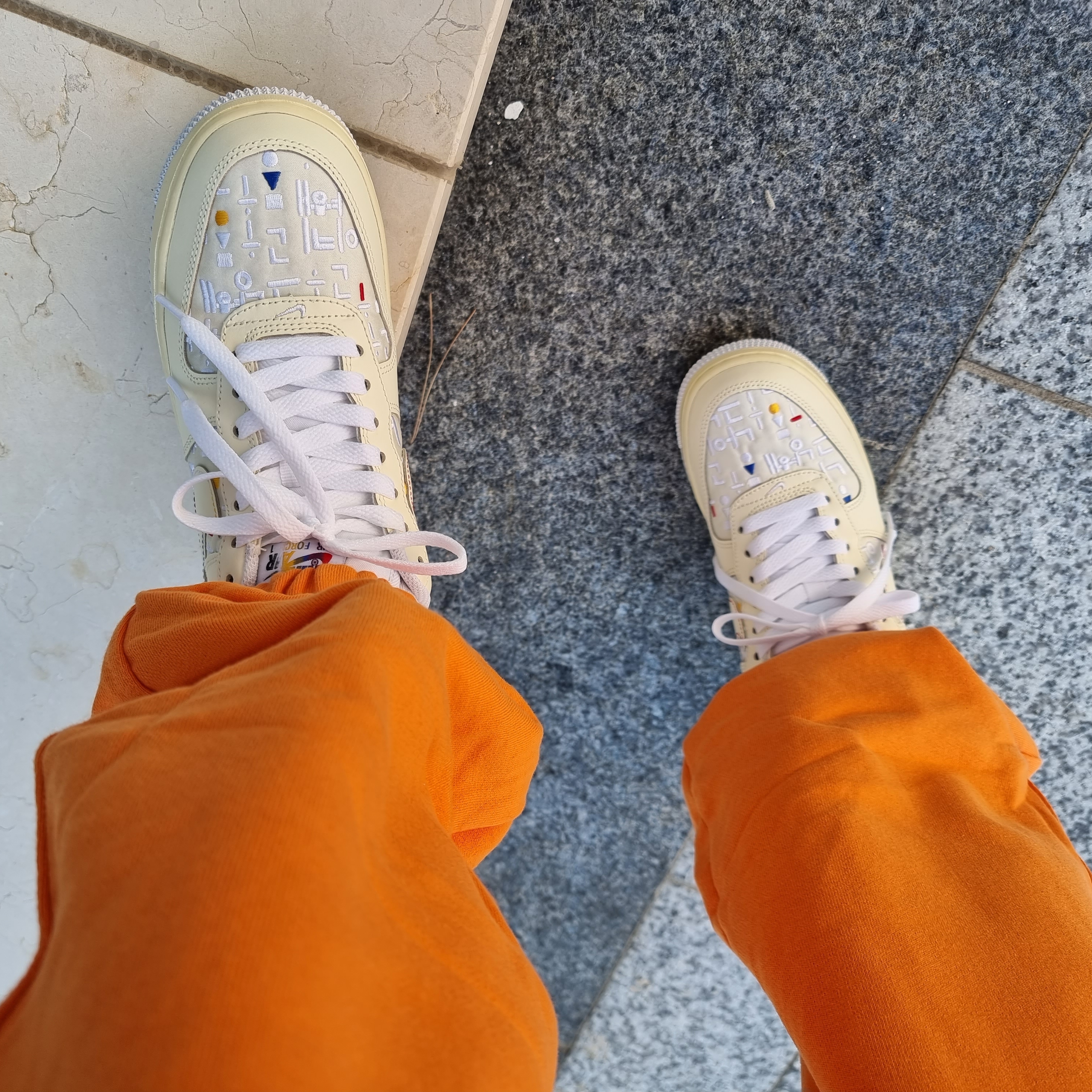 (W) Nike Air Force 1 '07 LV8 Hangul Day 착용 스타일 - 2