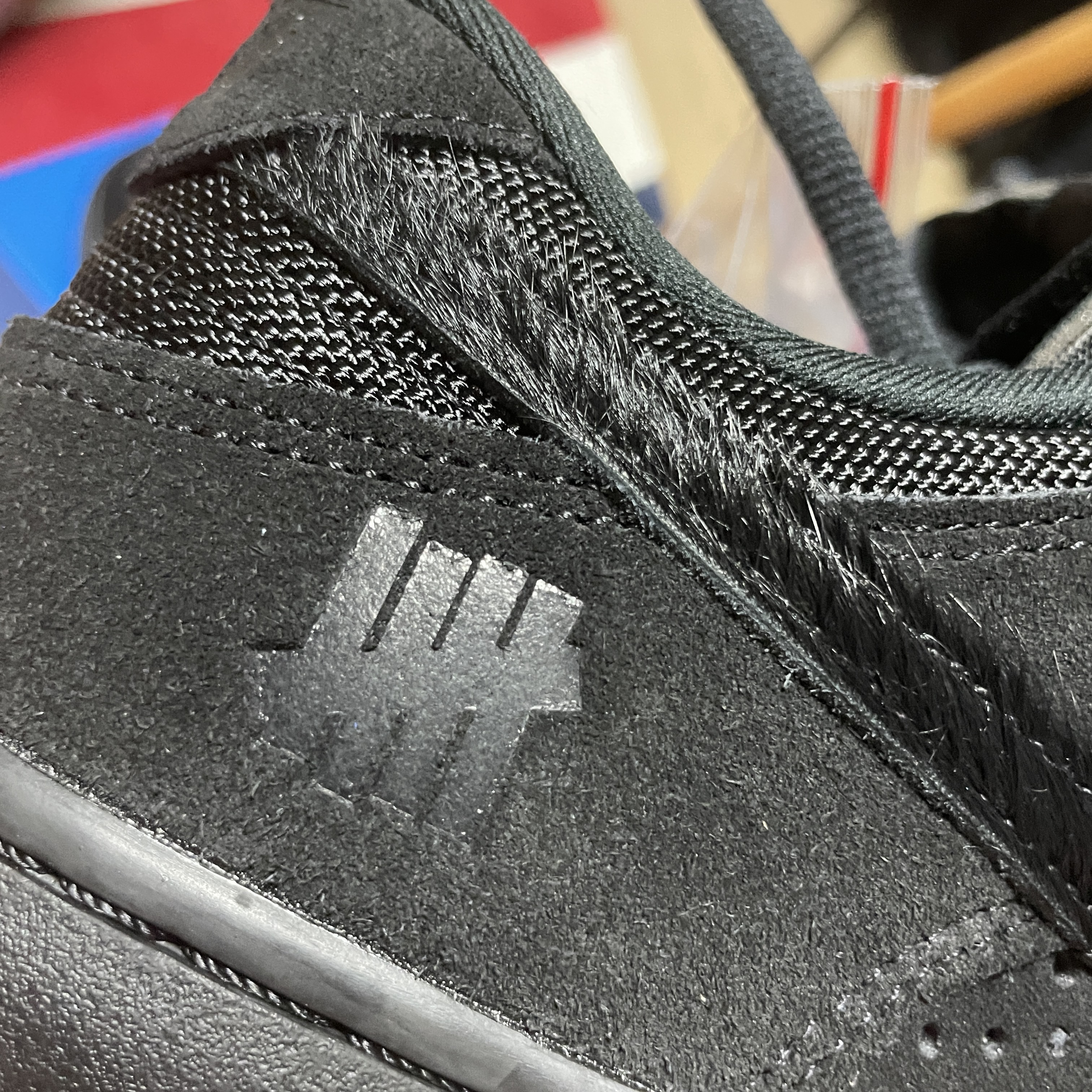 Nike x Undefeated Dunk Low SP 5 On It Black 착용 스타일 - 3