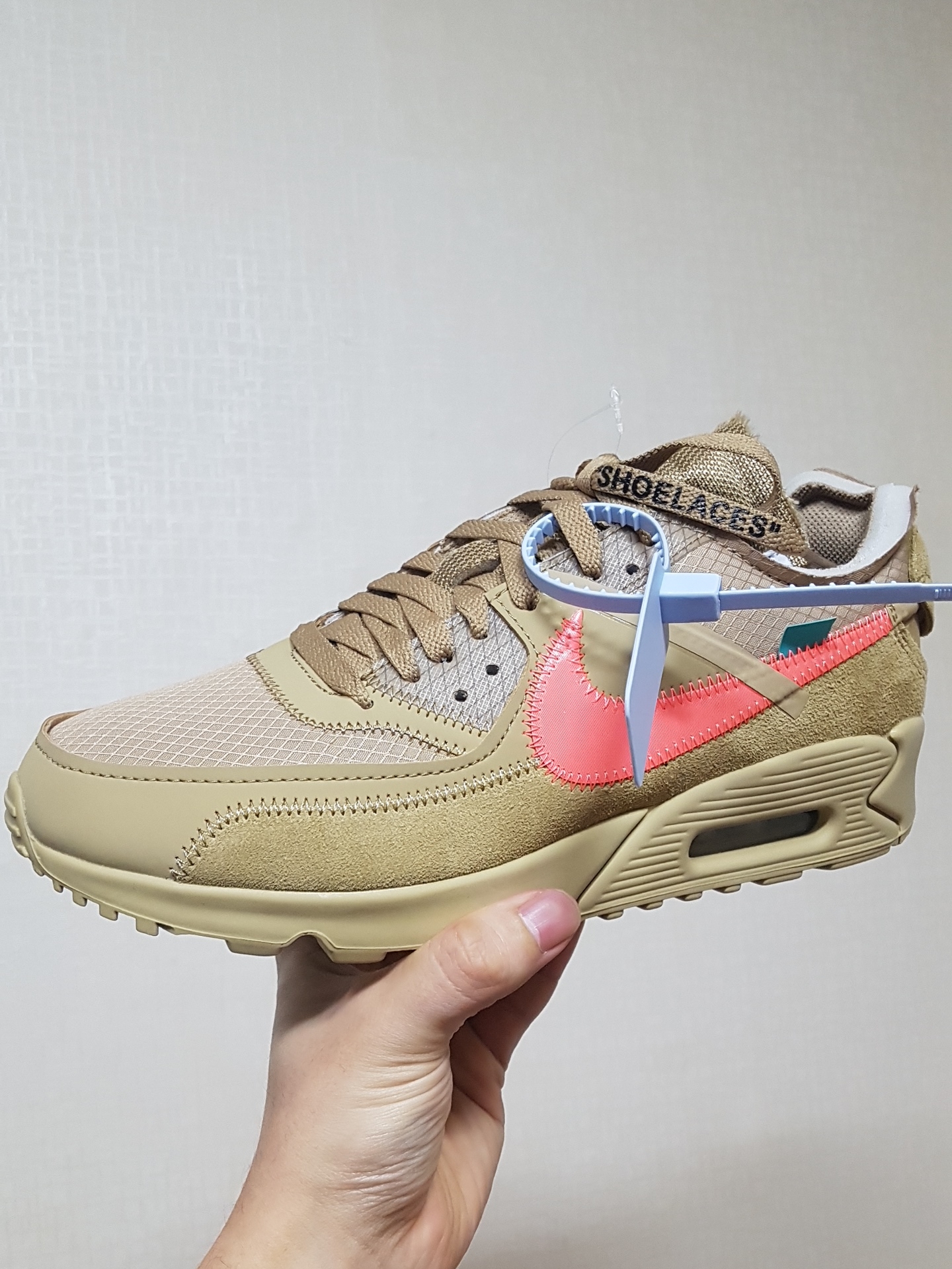 Nike x Off-White Air Max 90 V2 Desert Ore 착용 스타일