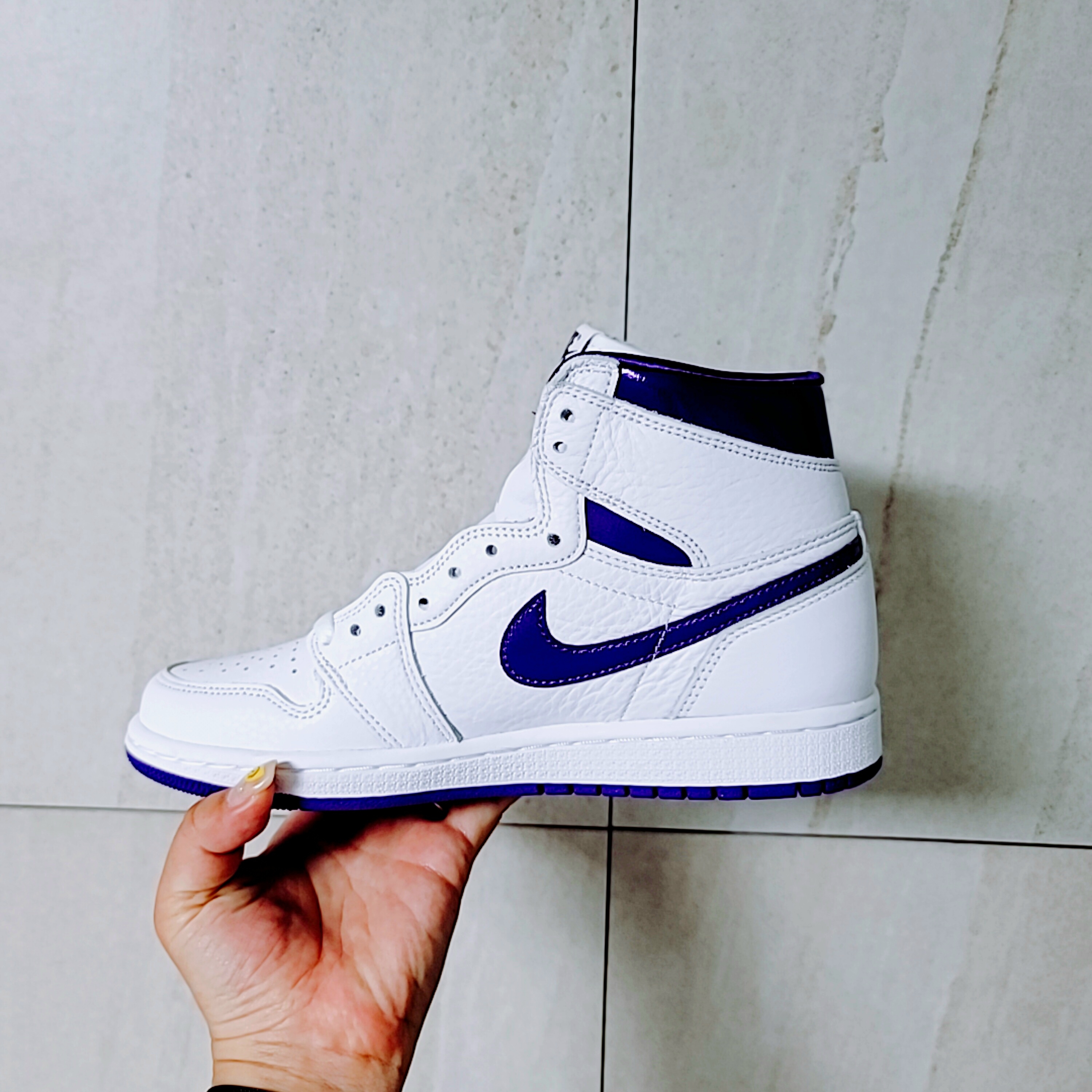 (W) Jordan 1 High OG Court Purple 착용 스타일 - 2