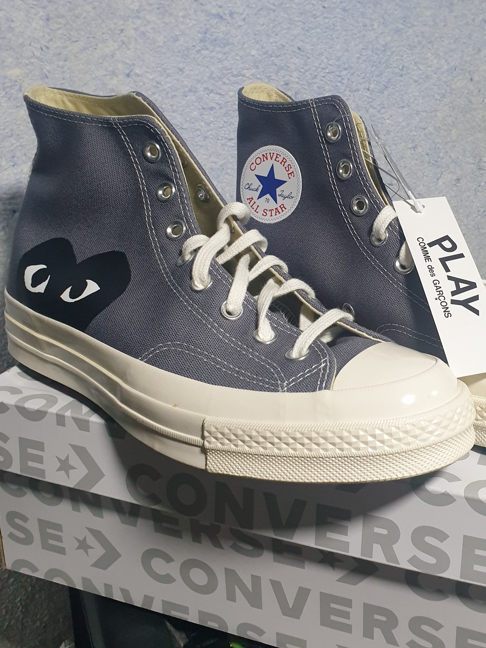 Converse x Play Comme des Garcons Chuck 70 Hi Steel Gray 착용 스타일 - 1