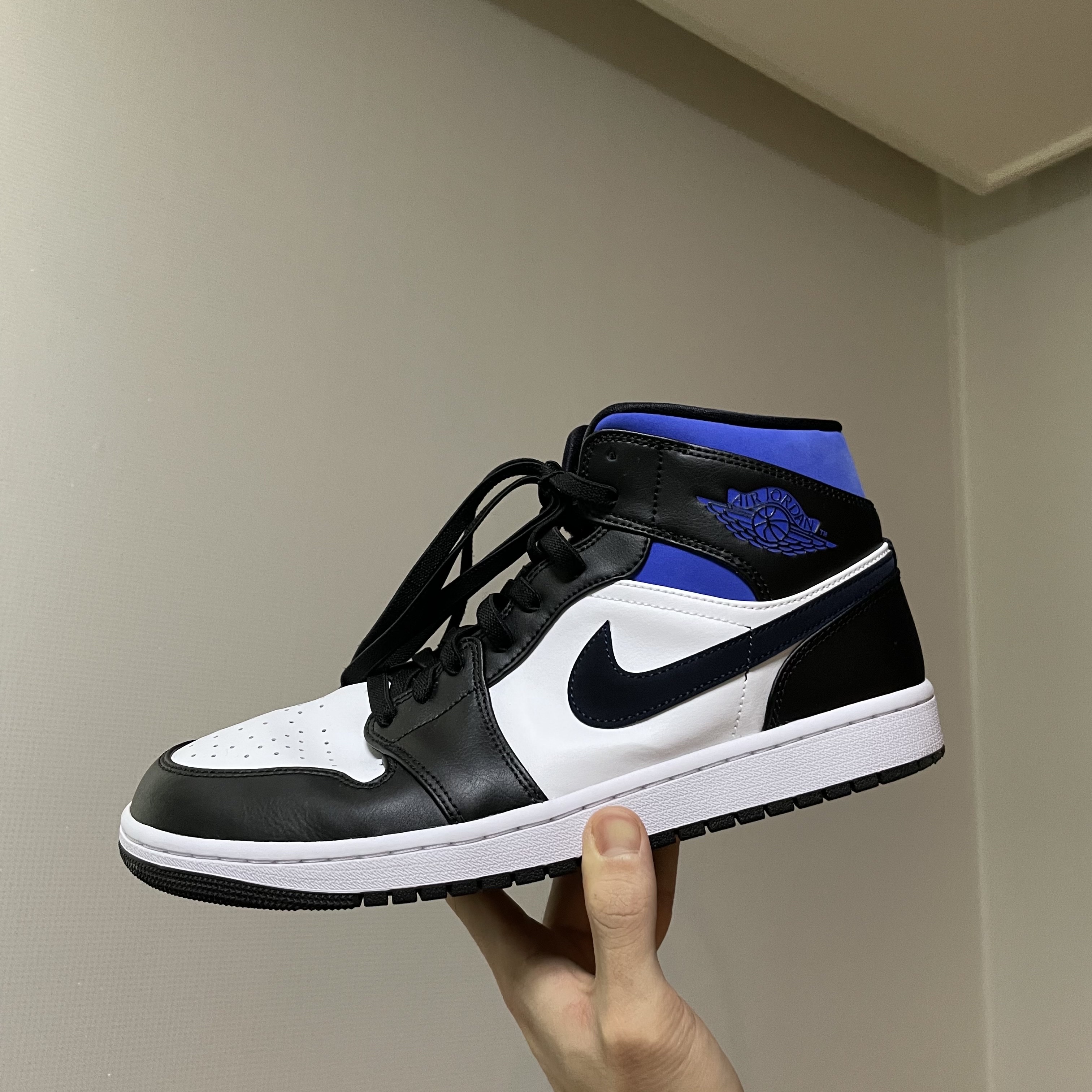 Nike Dunk Low SE Free.99 White, Jordan 1 Retro High OG Volt Gold 착용 스타일 - 3
