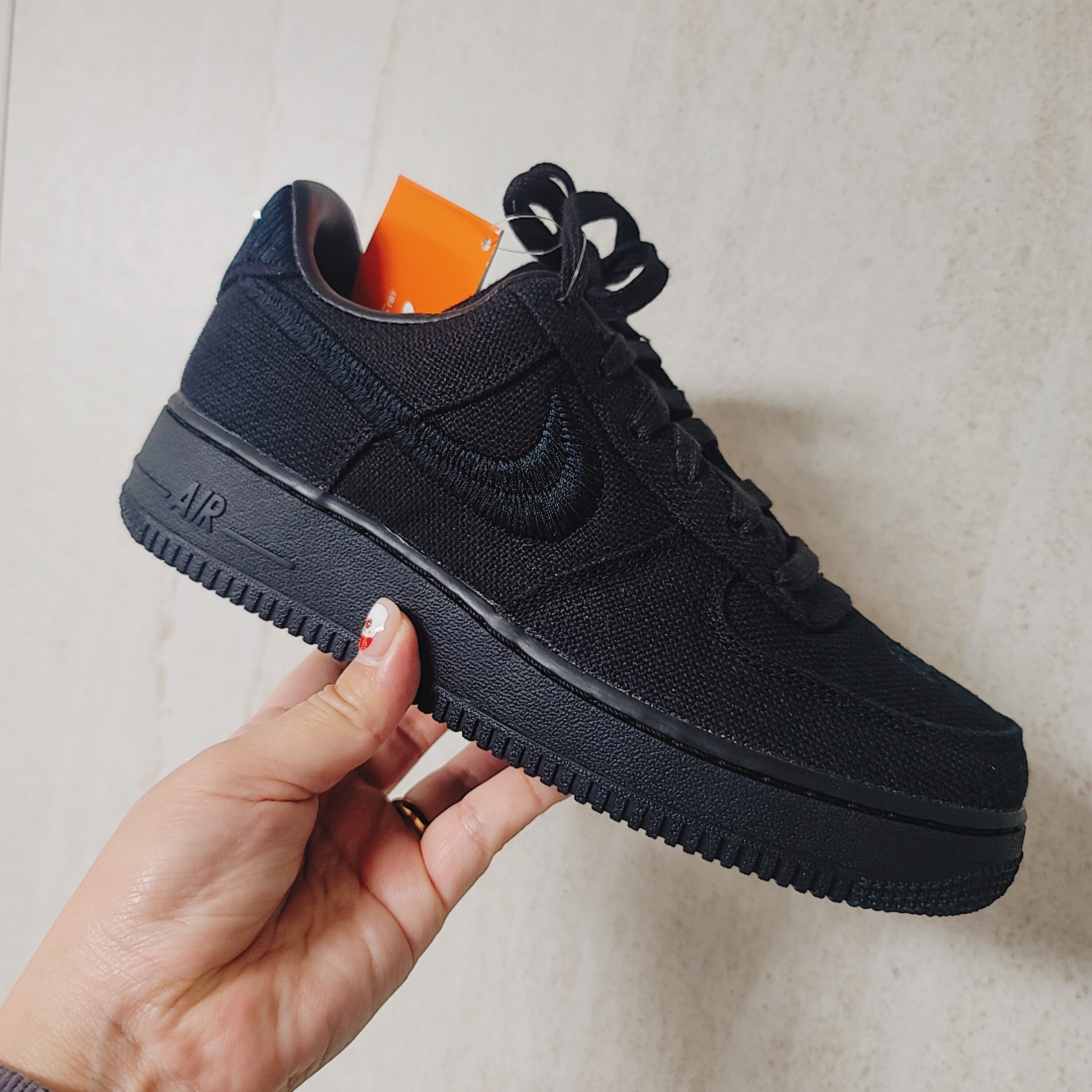 Nike x Stussy Air Force 1 Low Triple Black 착용 스타일 - 5