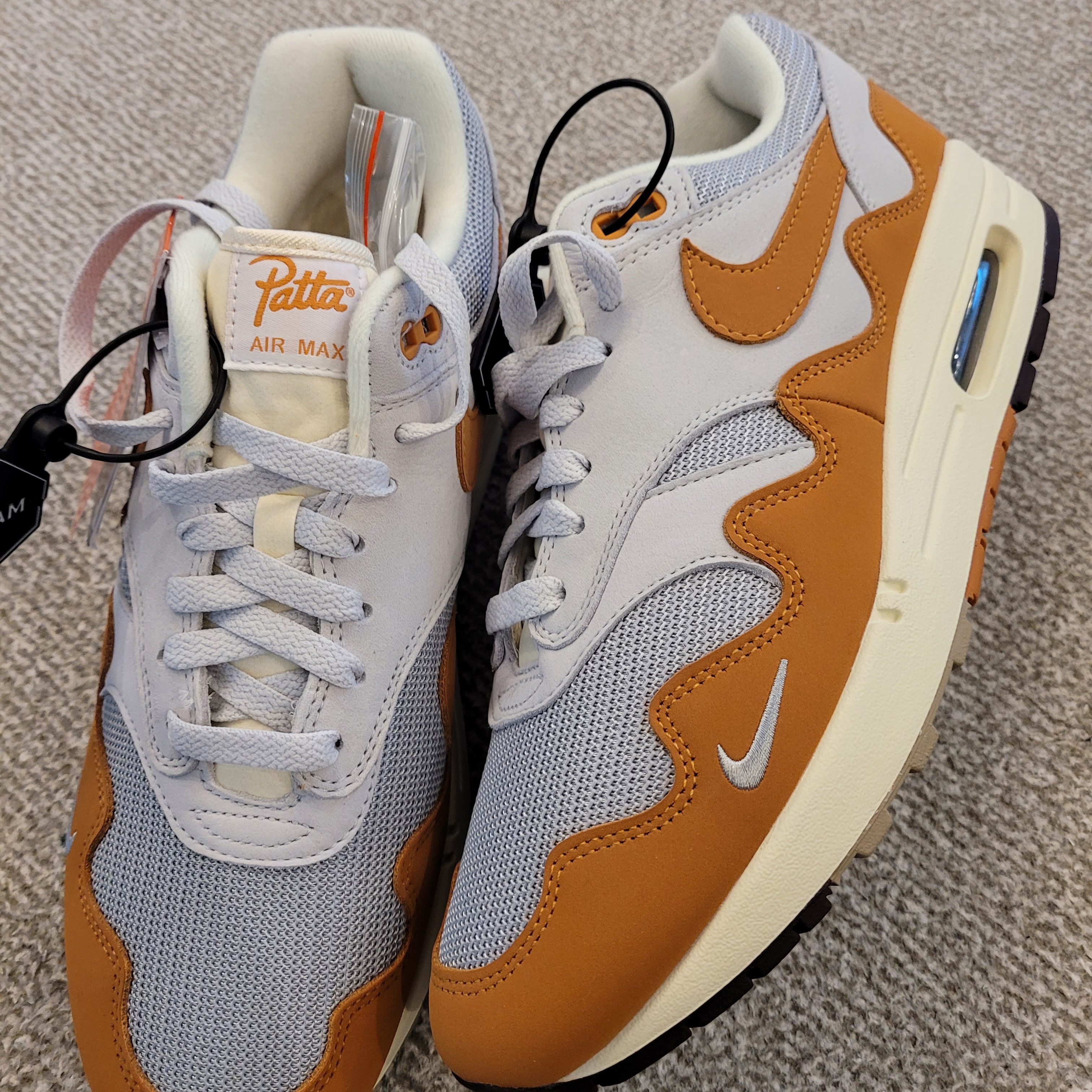 Nike x Patta Air Max 1 Monarch, Adidas Yeezy Boost 350 V2 MX Oat 착용 스타일 - 2