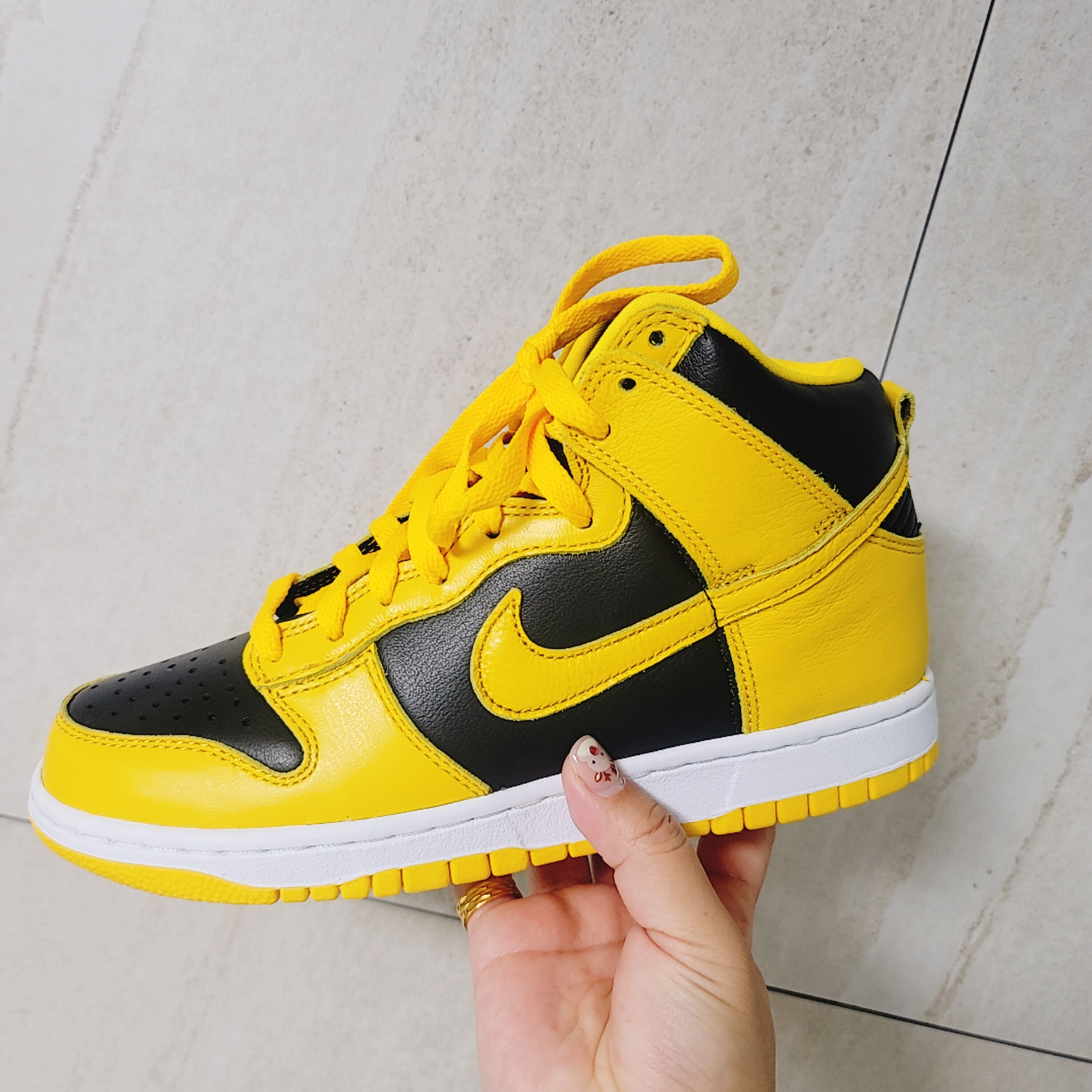 Nike Dunk High SP Varsity Maize 착용 스타일 - 3