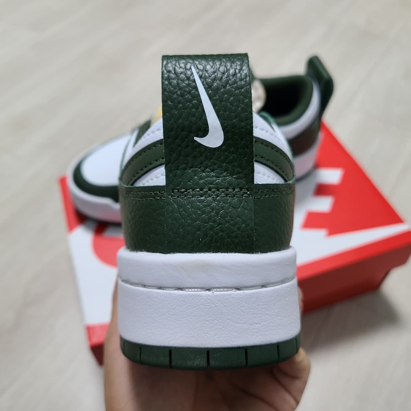 (W) Nike Dunk Low Disrupt Carbon Green 착용 스타일 - 3