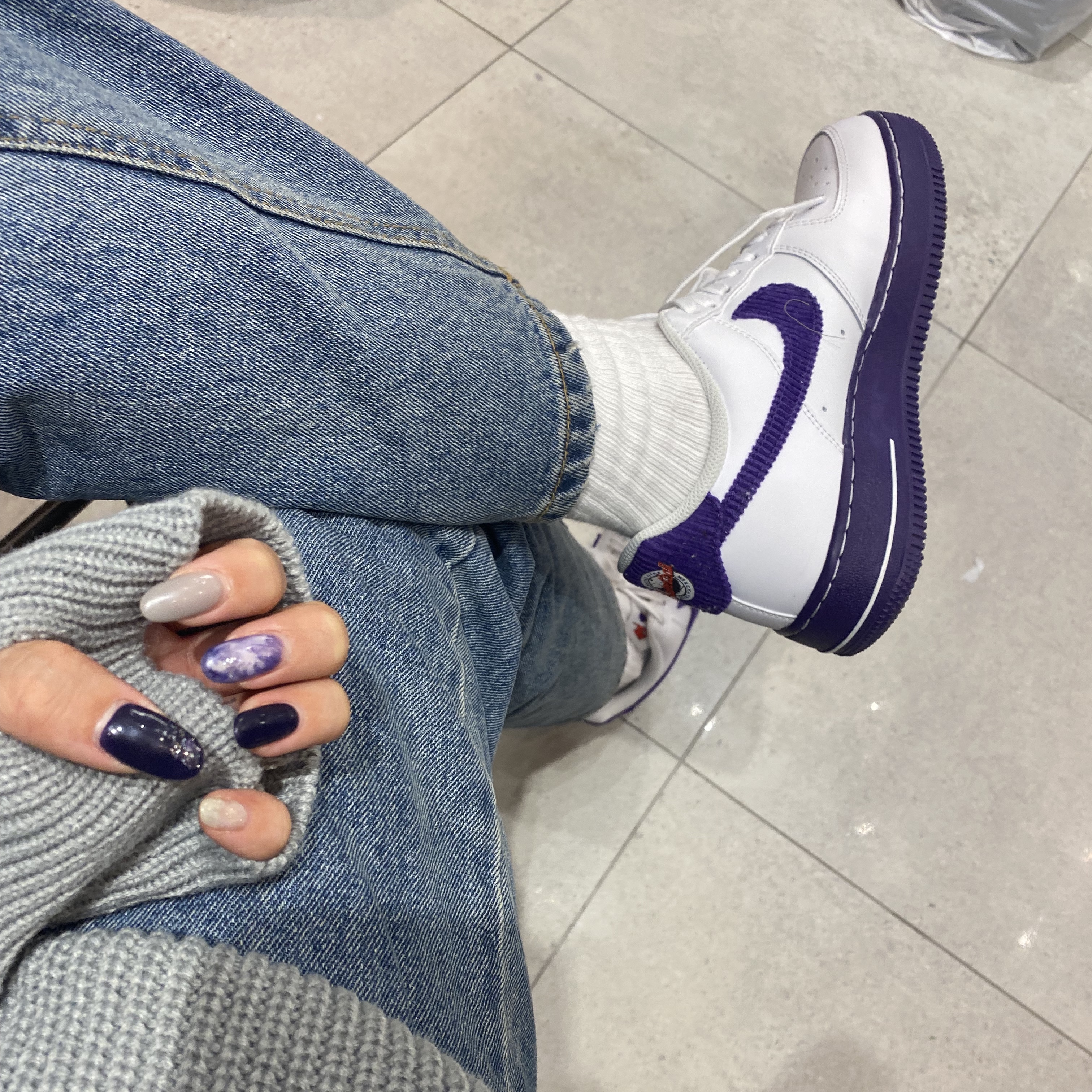 Nike Air Force 1 '07 LV8 EMB White and Court Purple 착용 스타일 - 2