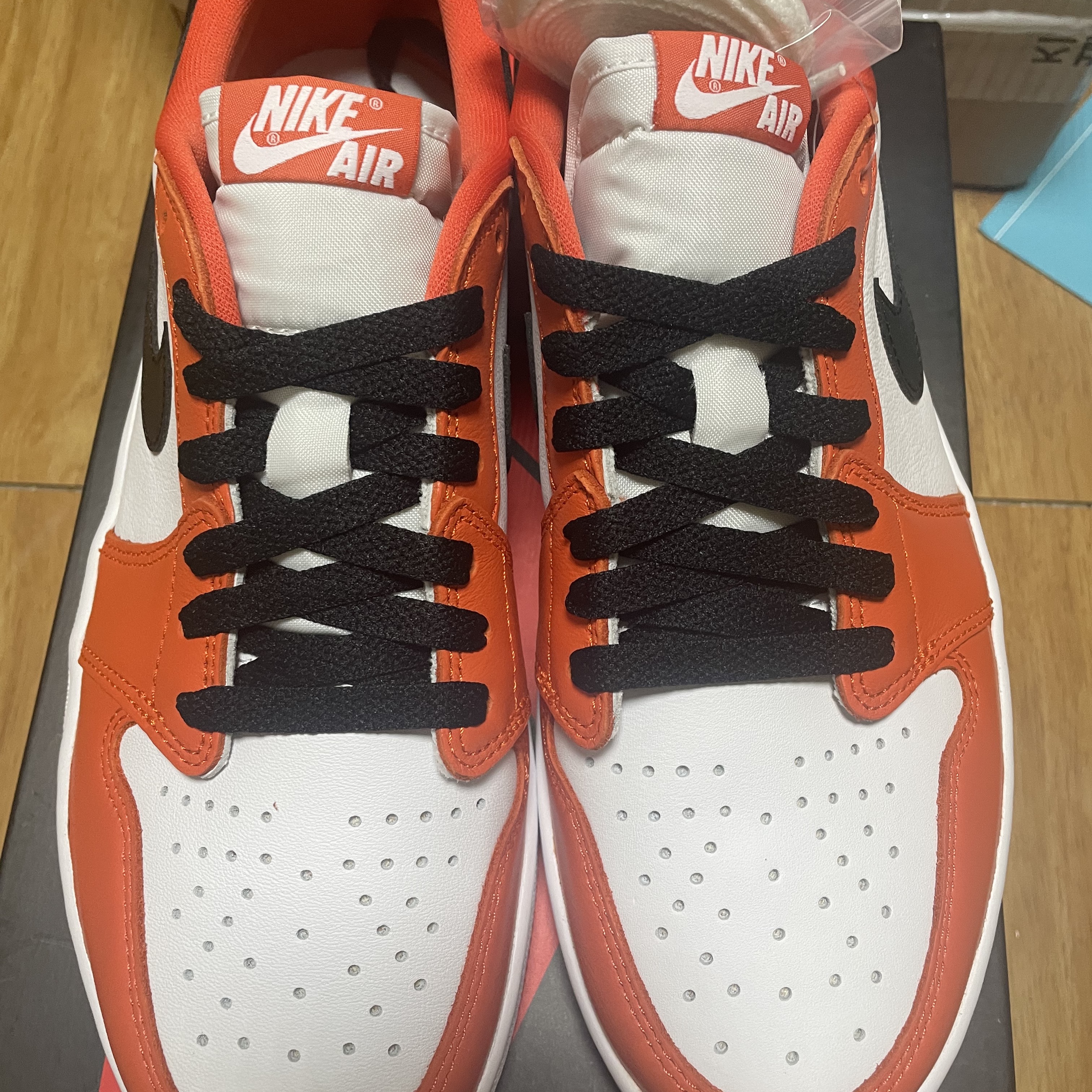 Jordan 1 Low OG Starfish 착용 스타일 - 1