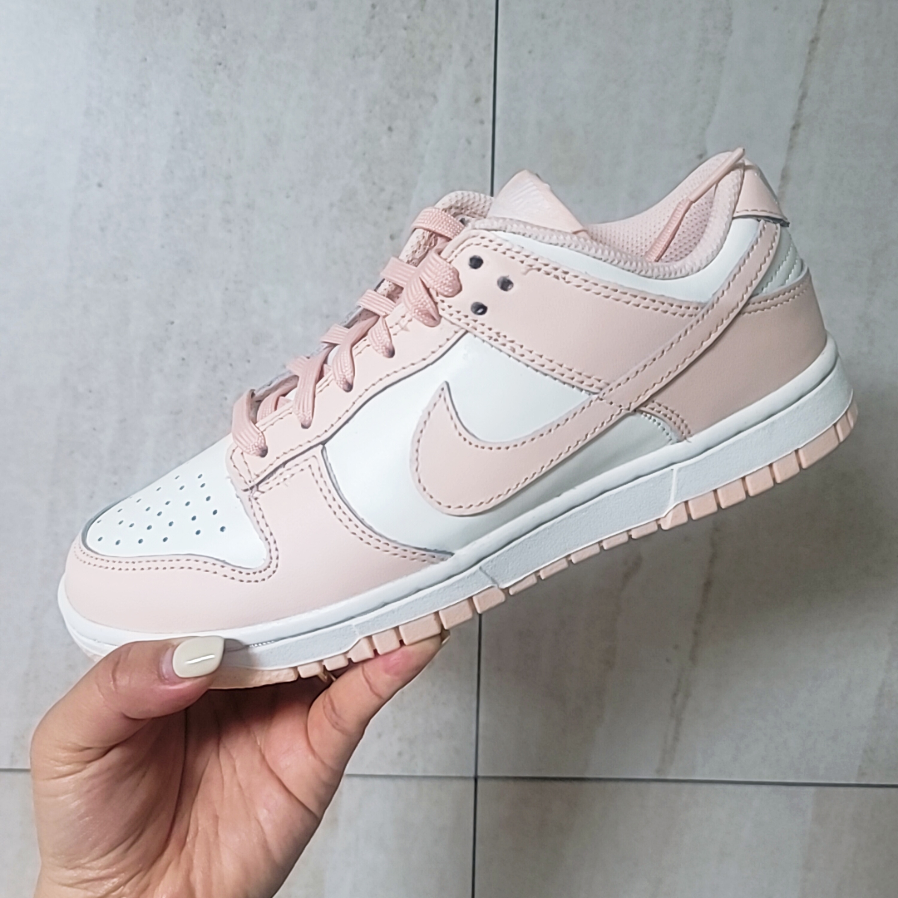 (W) Nike Dunk Low Orange Pearl 착용 스타일 - 1