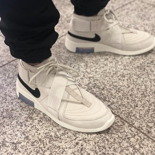 Nike x Fear of God Air Fear of God Raid Light Bone 착용 스타일