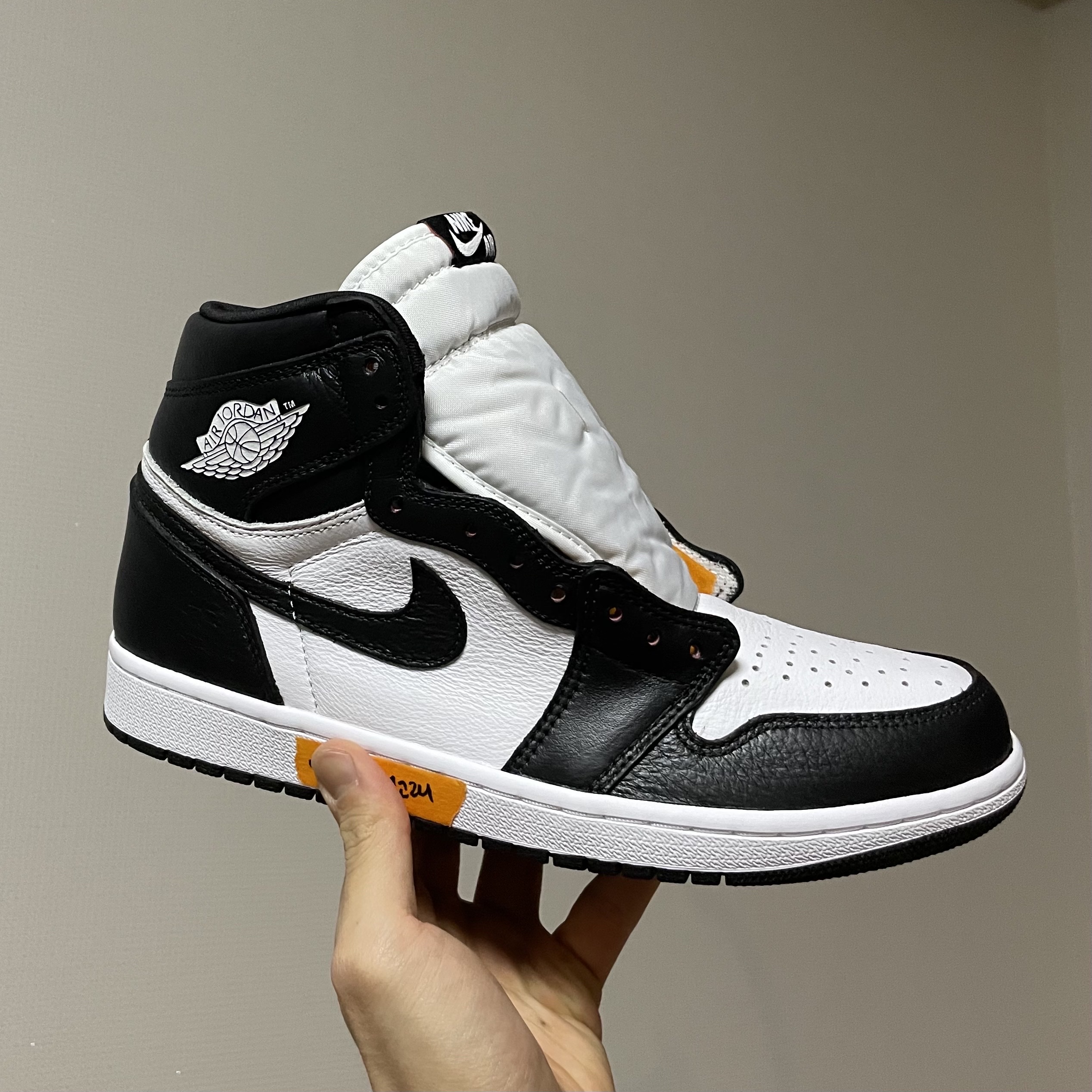 Jordan 1 Retro High OG Light Fusion Red, Jordan 1 Retro High OG Defiant SB LA to Chicago 착용 스타일 - 4