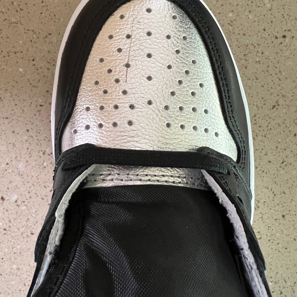 (W) Jordan 1 Retro High OG Silver Toe 착용 스타일