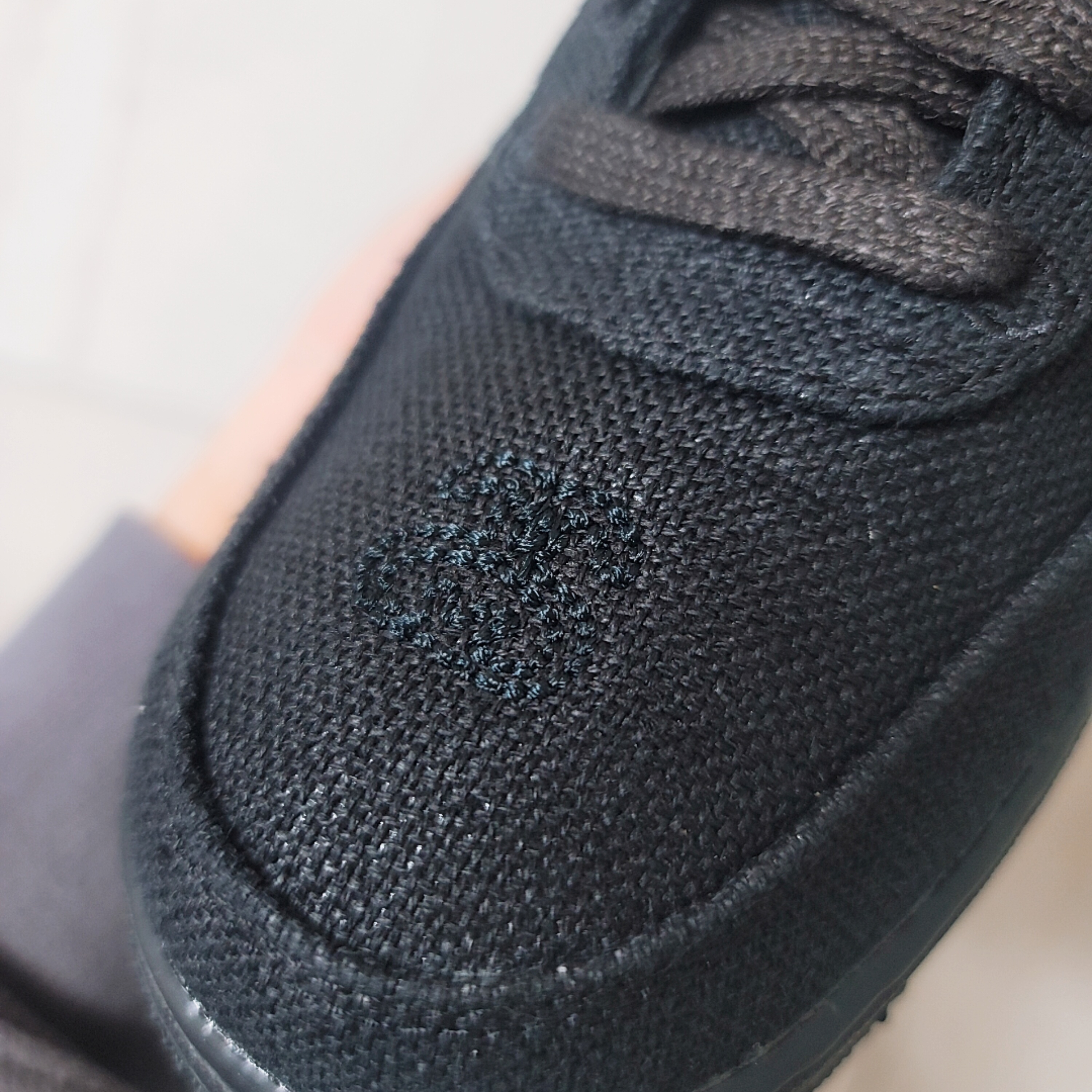 Nike x Stussy Air Force 1 Low Triple Black 착용 스타일 - 4
