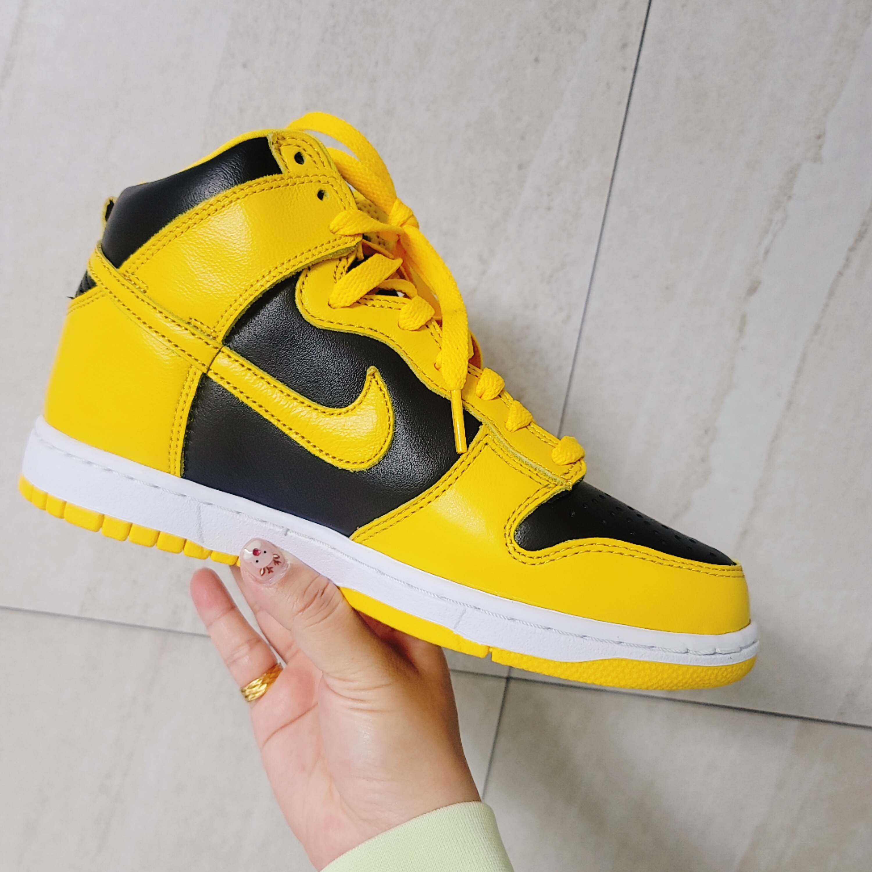 Nike Dunk High SP Varsity Maize 착용 스타일 - 2