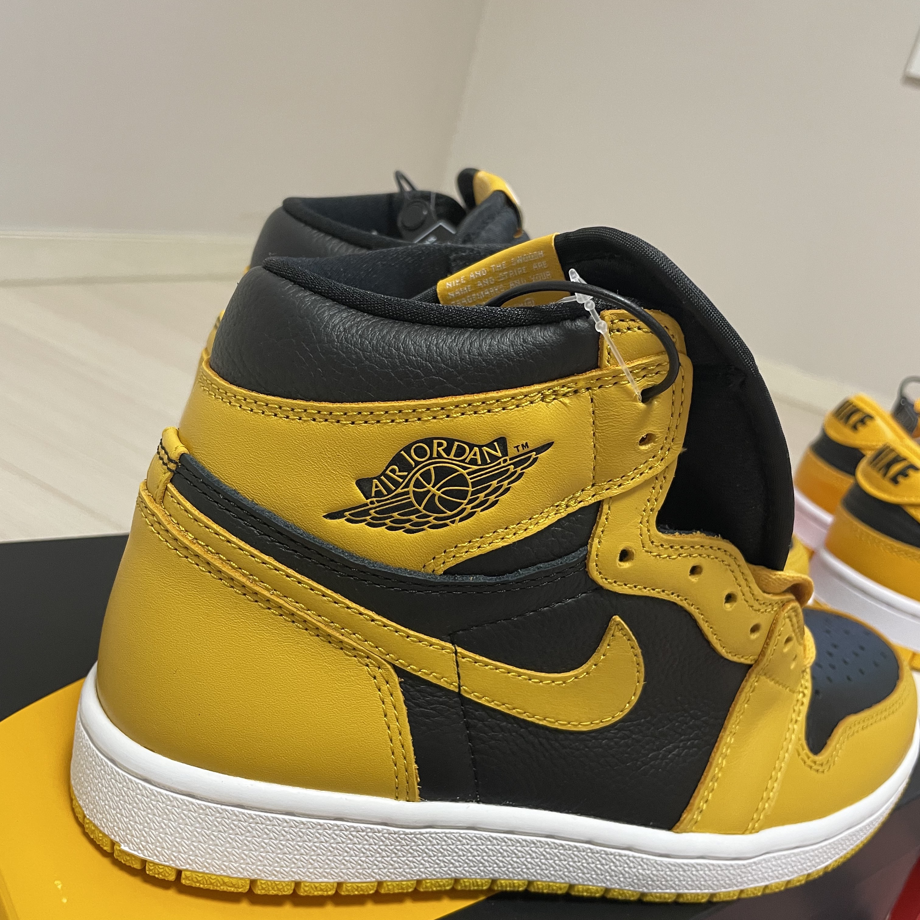 Nike Dunk Low Retro Championship Goldenrod, Jordan 1 Retro High OG Pollen 착용 스타일 - 3