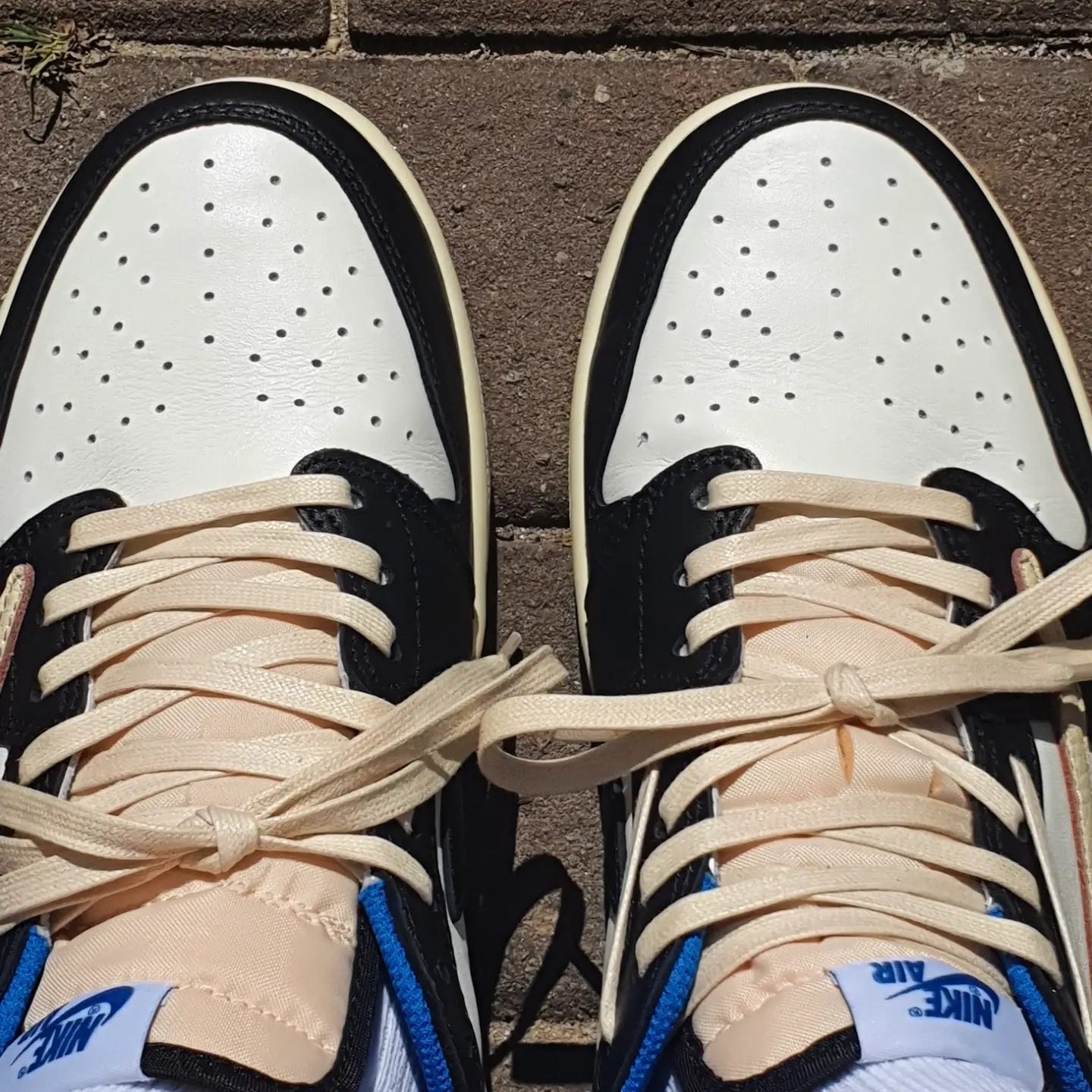Jordan 1 x Travis Scott x Fragment Retro Low OG SP Military Blue 착용 스타일 - 2