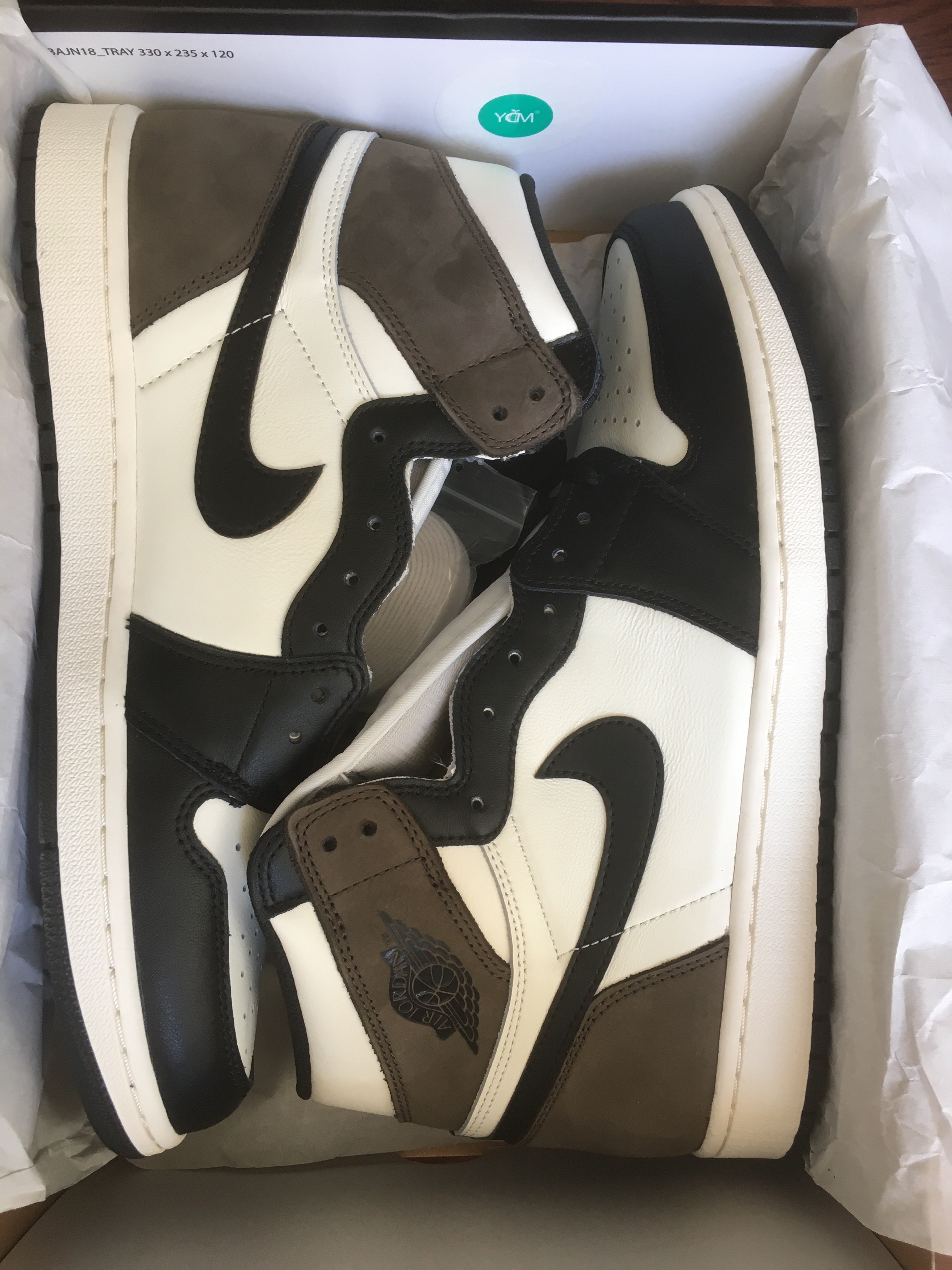Jordan 1 Retro High OG Black Mocha 착용 스타일