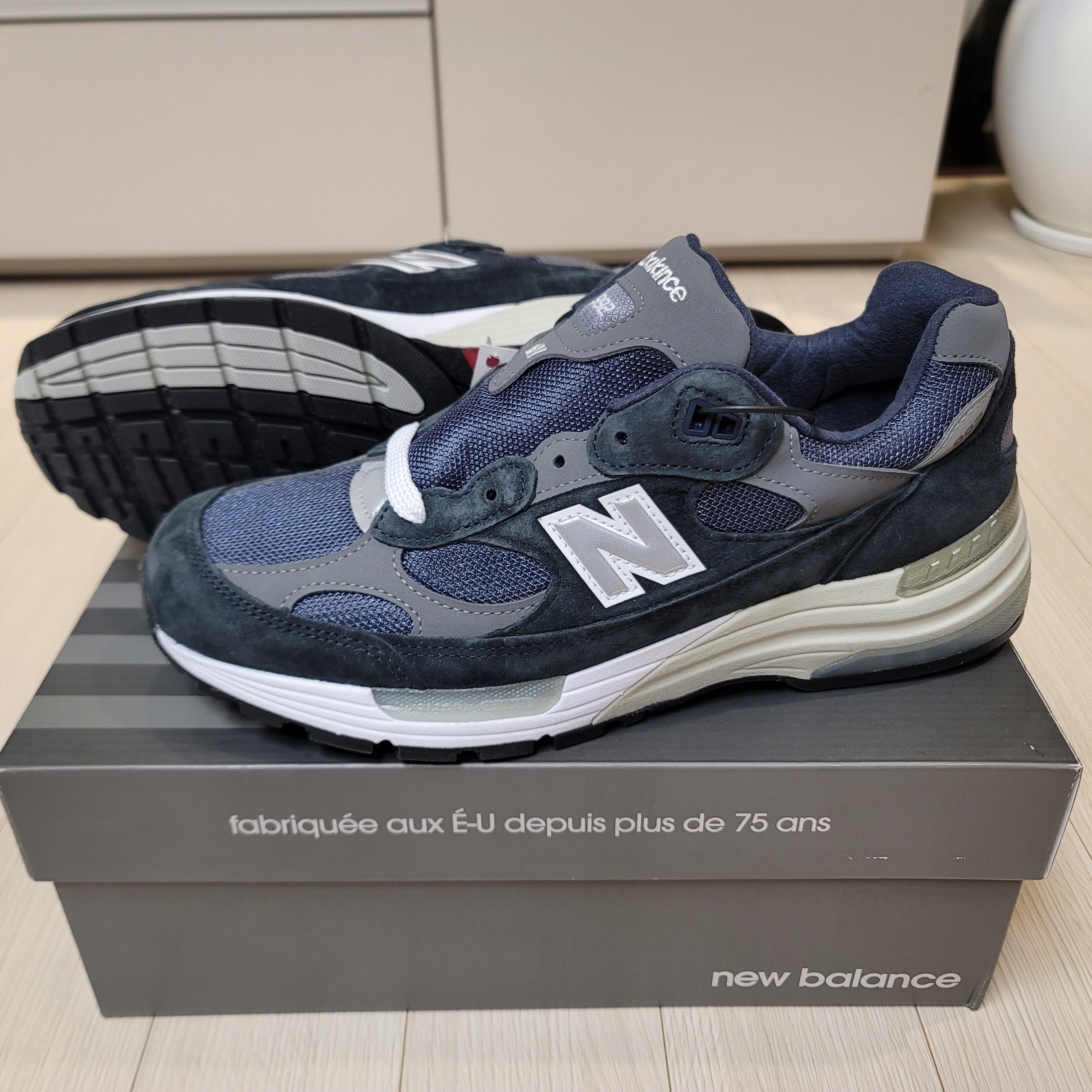 New Balance 992 Made in USA Navy 착용 스타일 - 2