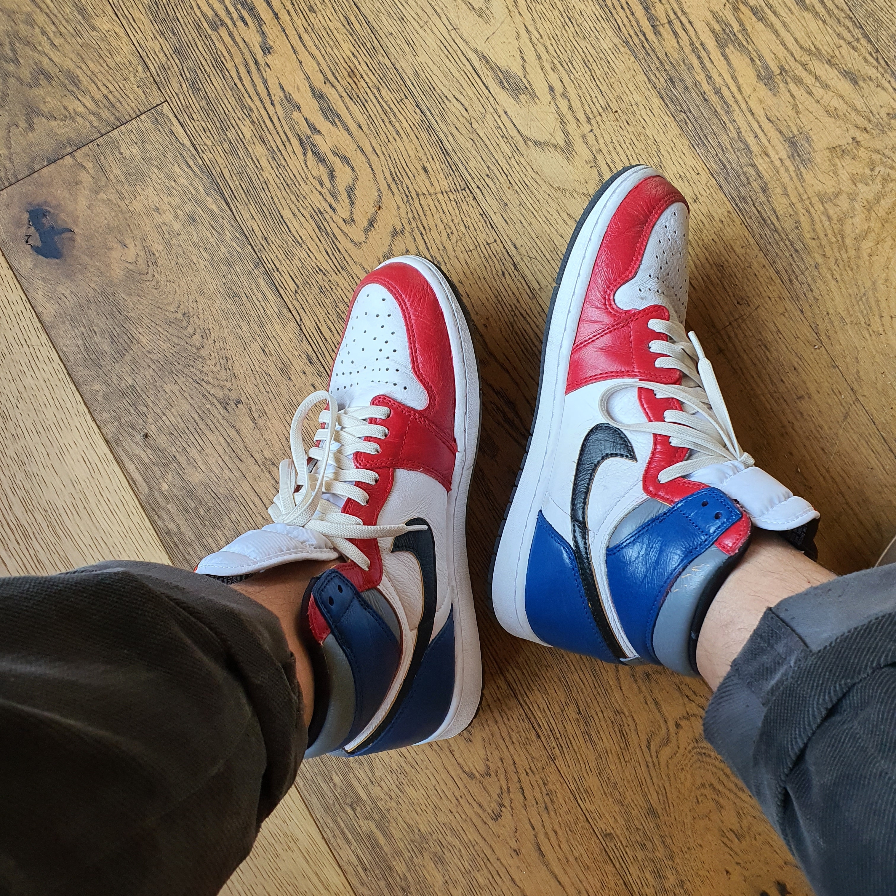 Jordan 1 Retro High OG Light Fusion Red 착용 스타일 - 2