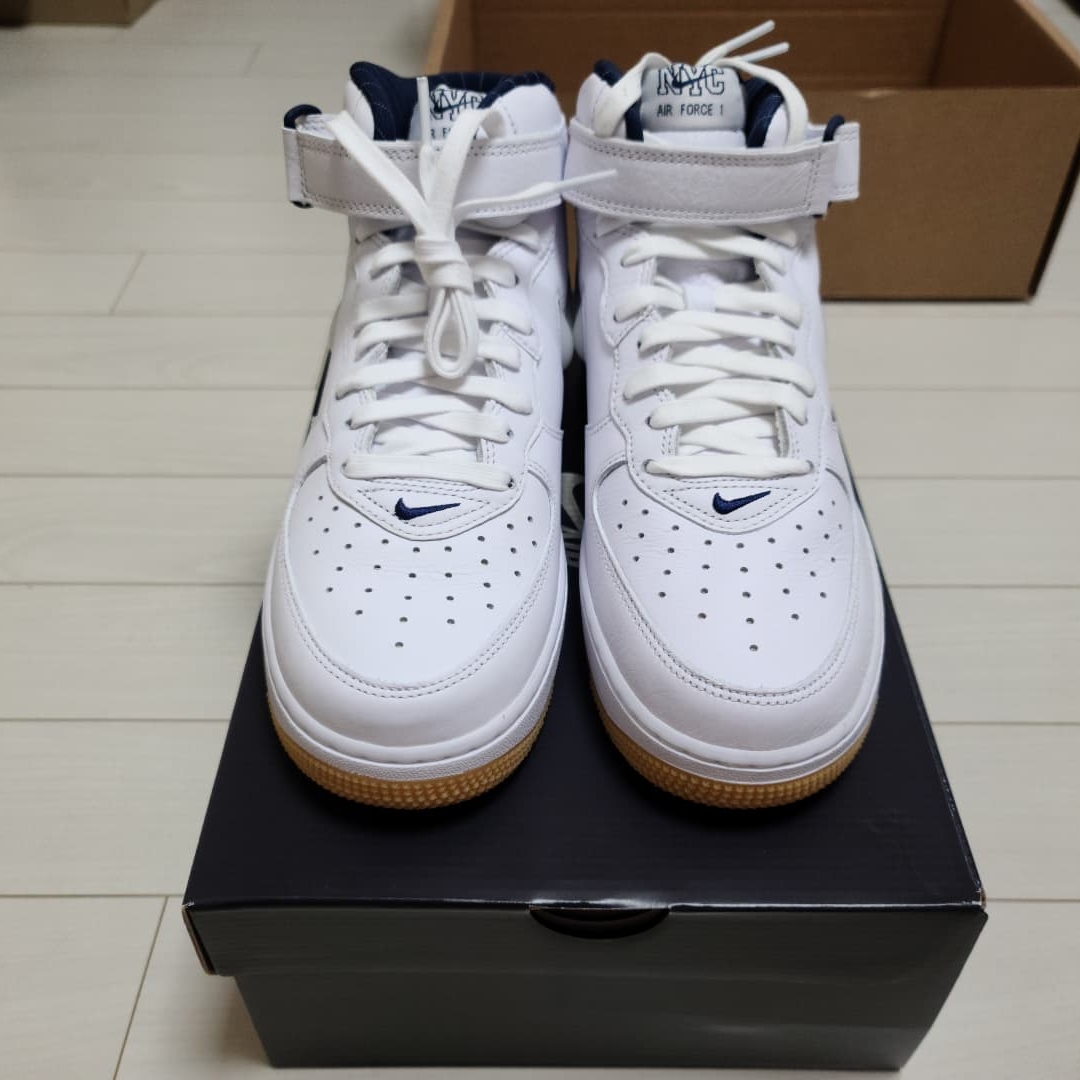 Nike Air Force 1 Mid QS NYC White Midnight Navy 착용 스타일 - 3