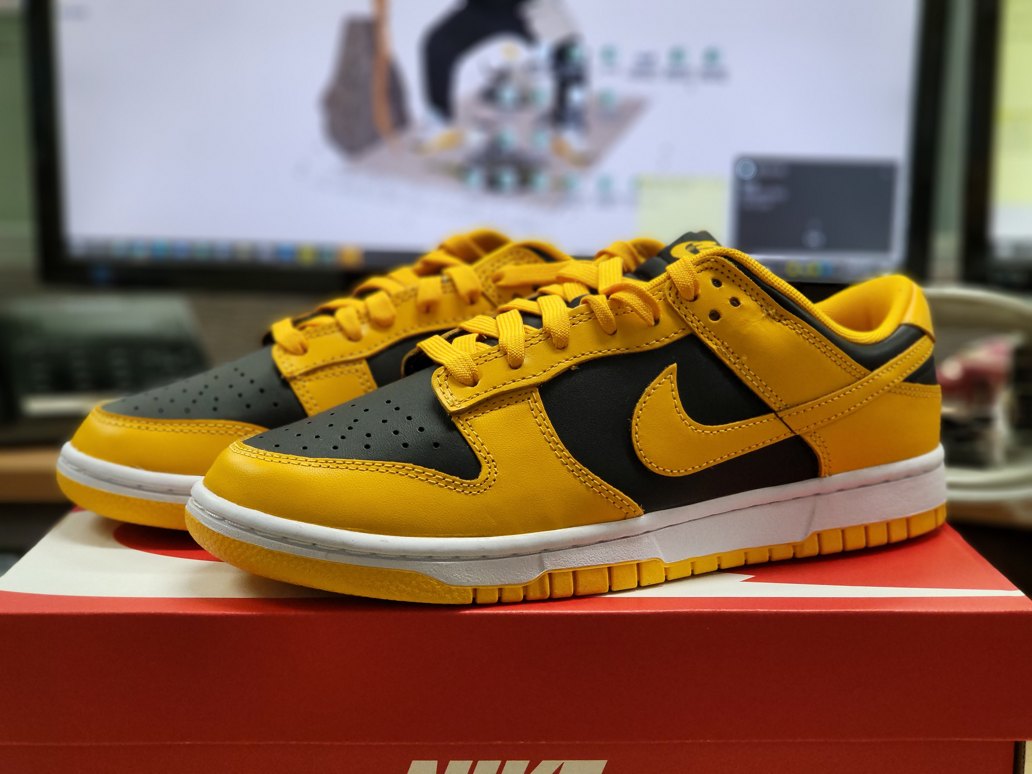 Nike Dunk Low Retro Championship Goldenrod 착용 스타일