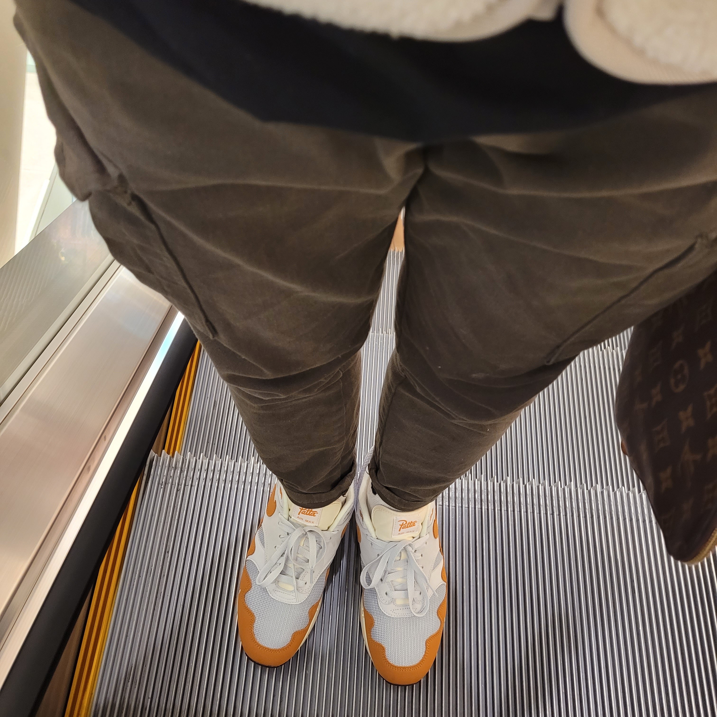 Nike x Patta Air Max 1 Monarch 착용 스타일