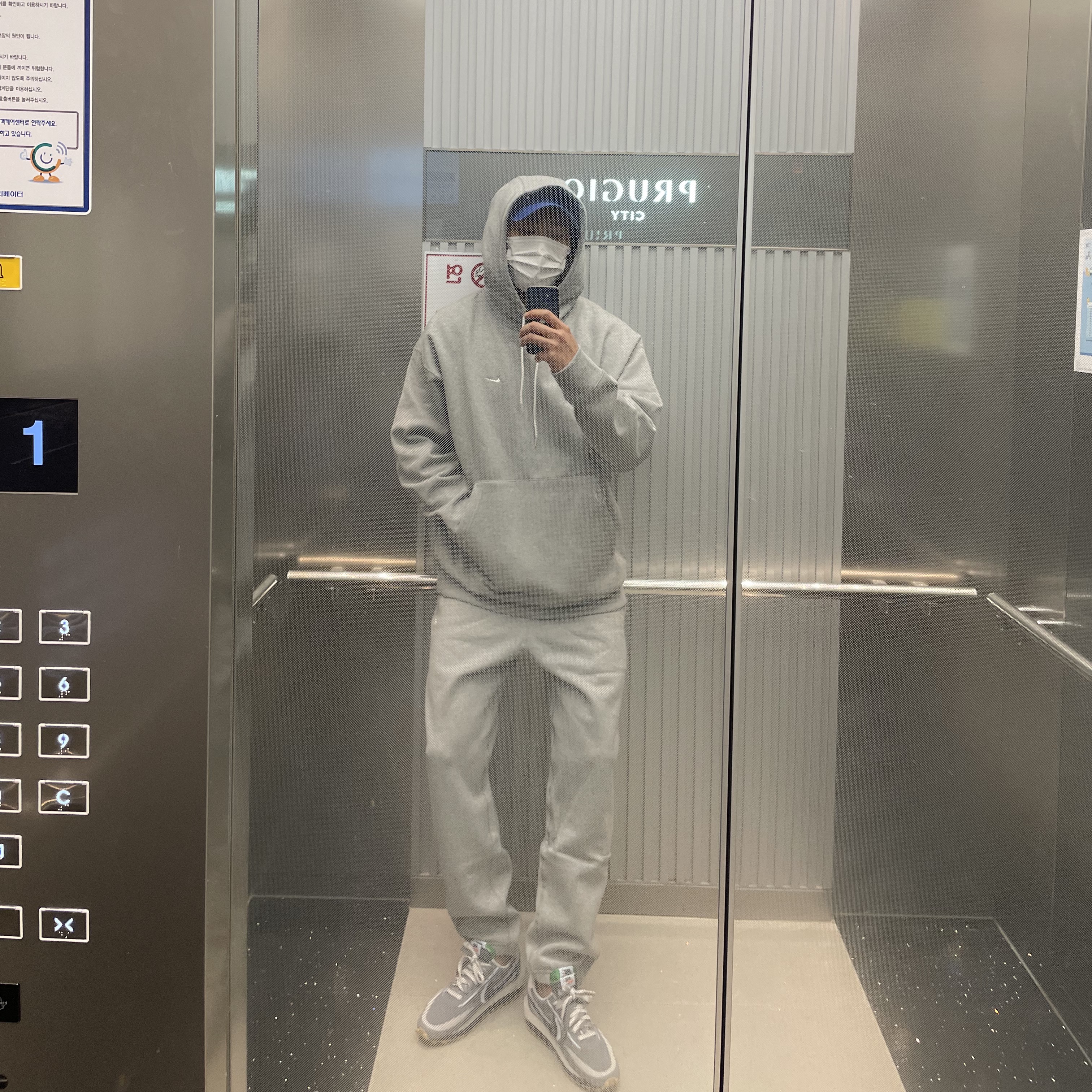 Nike x Sacai x Clot LDWaffle Cool Grey, Nike NRG Solo Swoosh Fleece Hoodie Dark Grey Heather - US/EU 착용 스타일