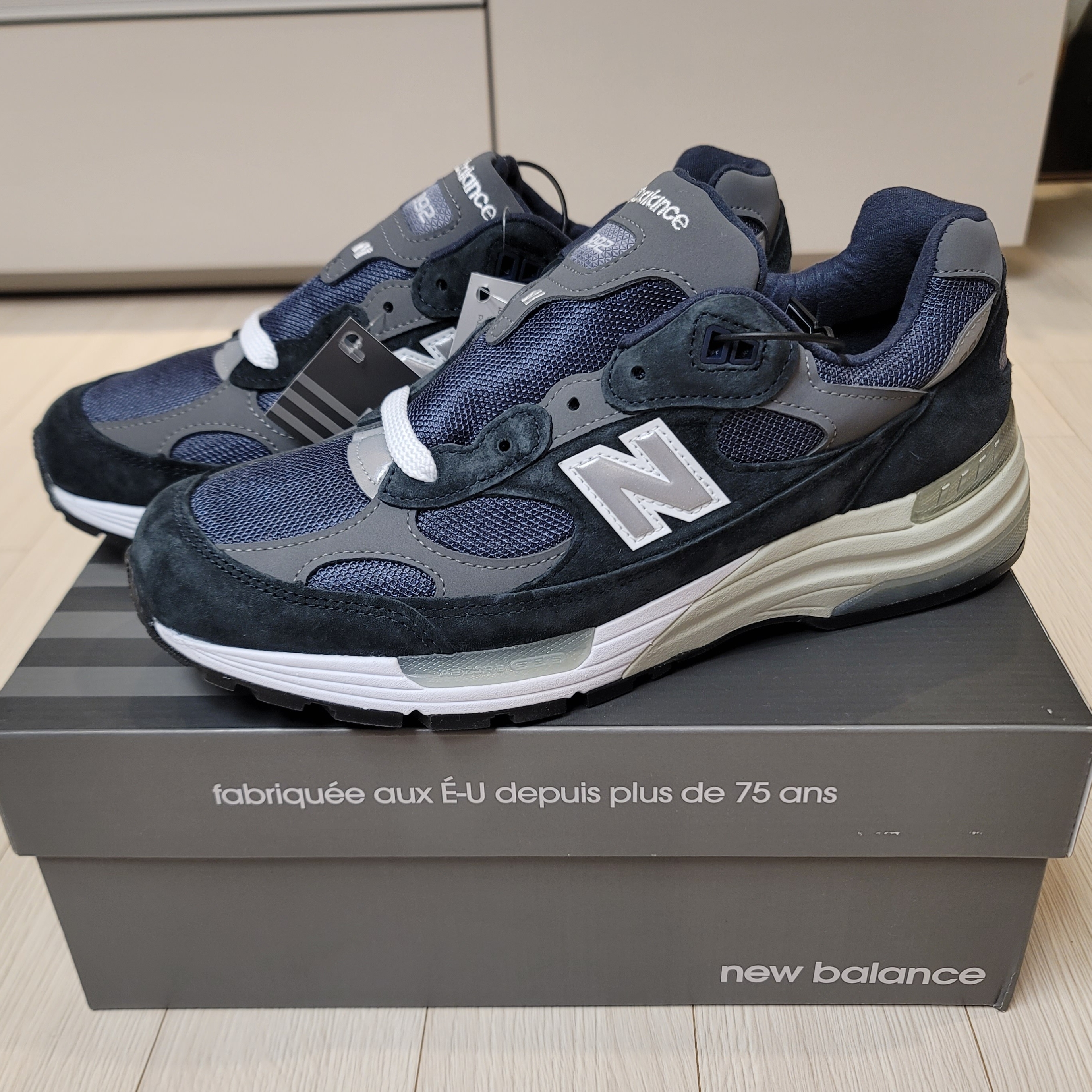 New Balance 992 Made in USA Navy 착용 스타일 - 1