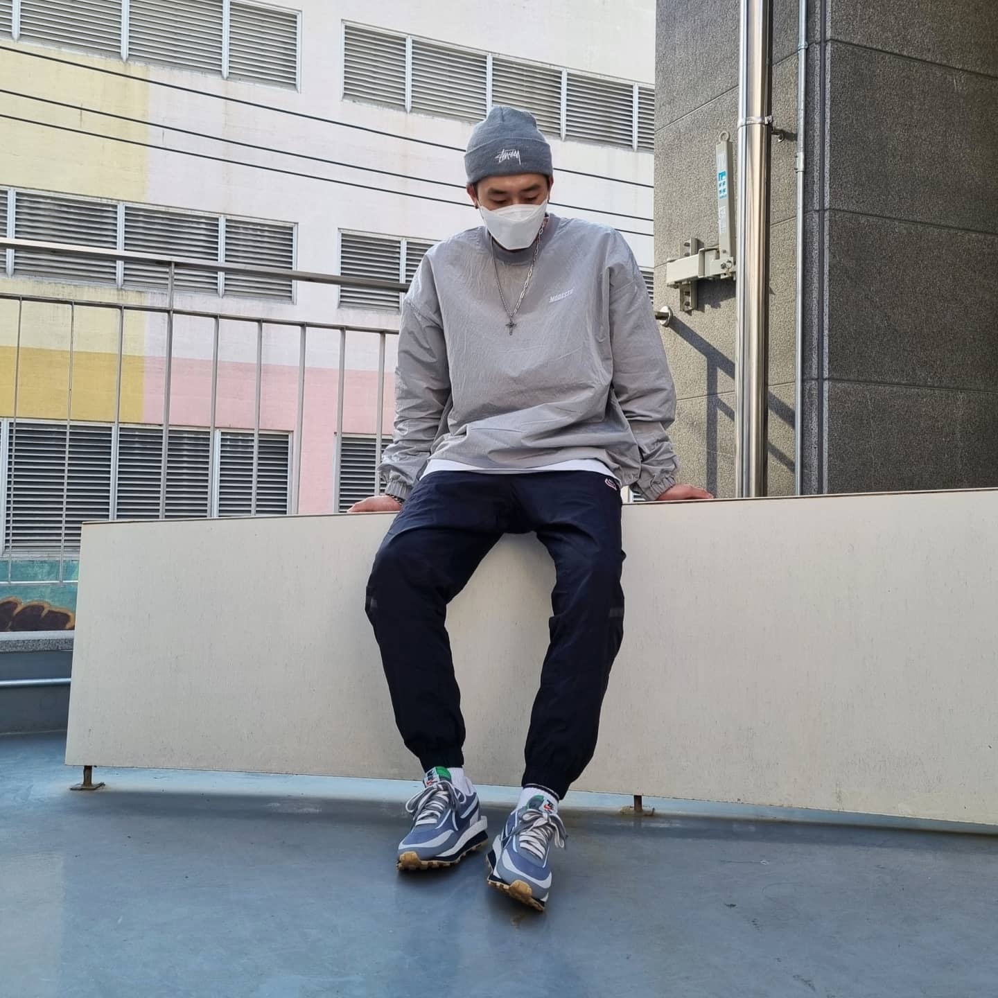 Nike x Sacai x Clot LDWaffle Cool Grey, Stussy Stock Cuff Beanie Grey Heather 착용 스타일 - 1