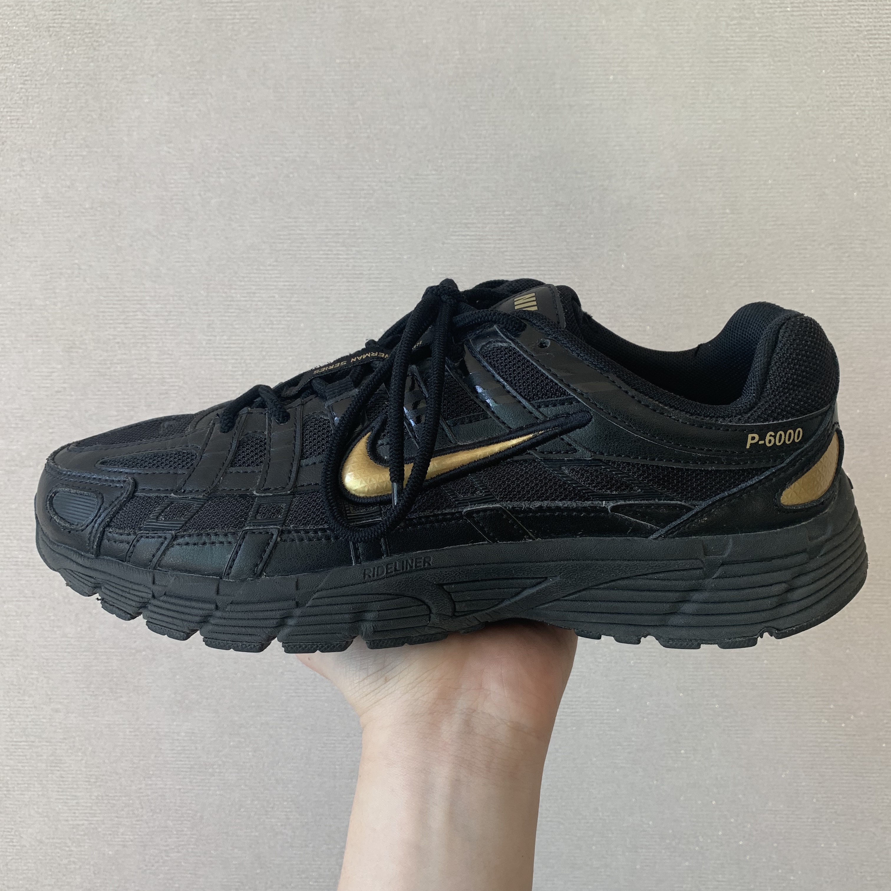 Nike P-6000 Black, (W) Nike P-6000 Metallic Silver Red 착용 스타일 - 1