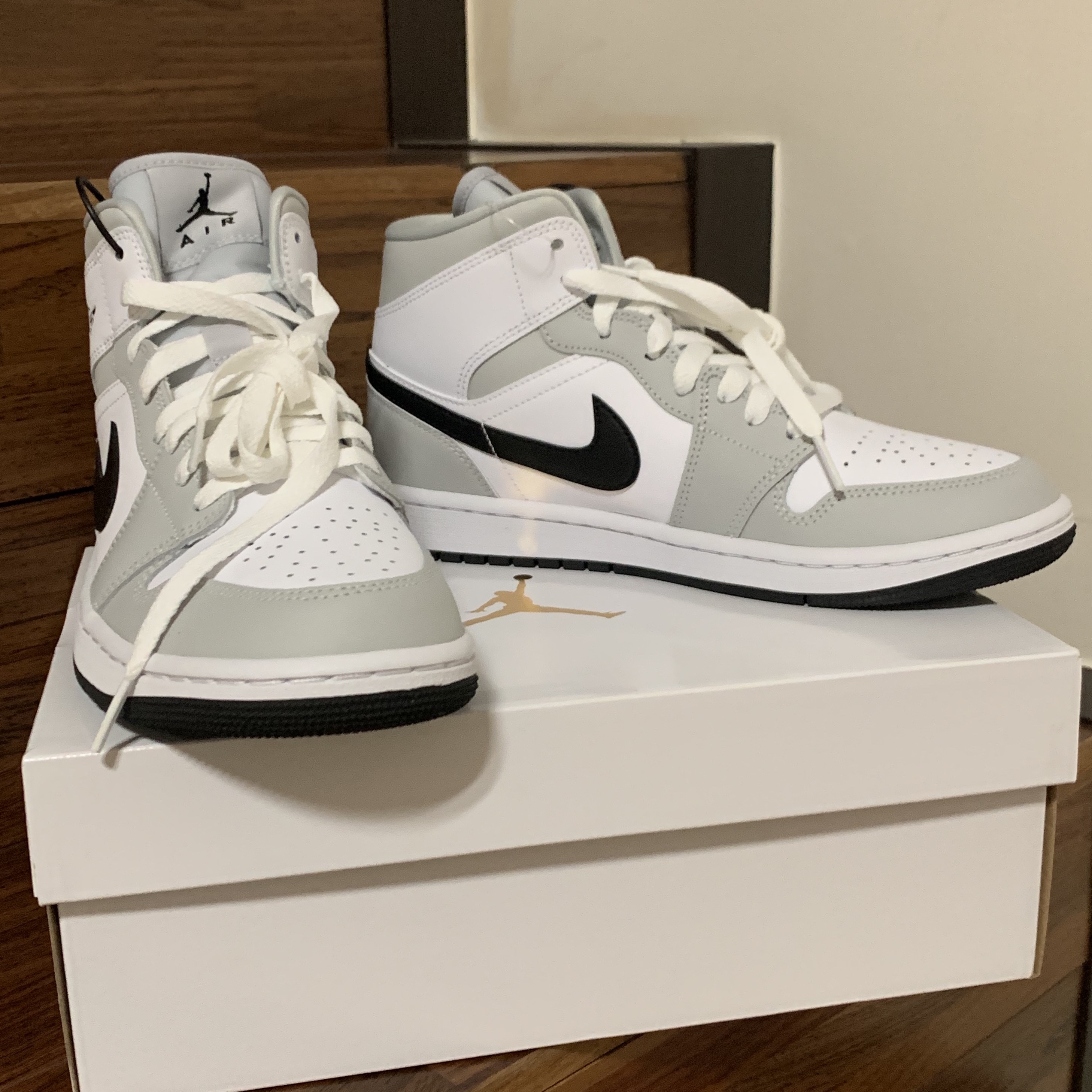 (W) Jordan 1 Mid Grey Fog 착용 스타일 - 1