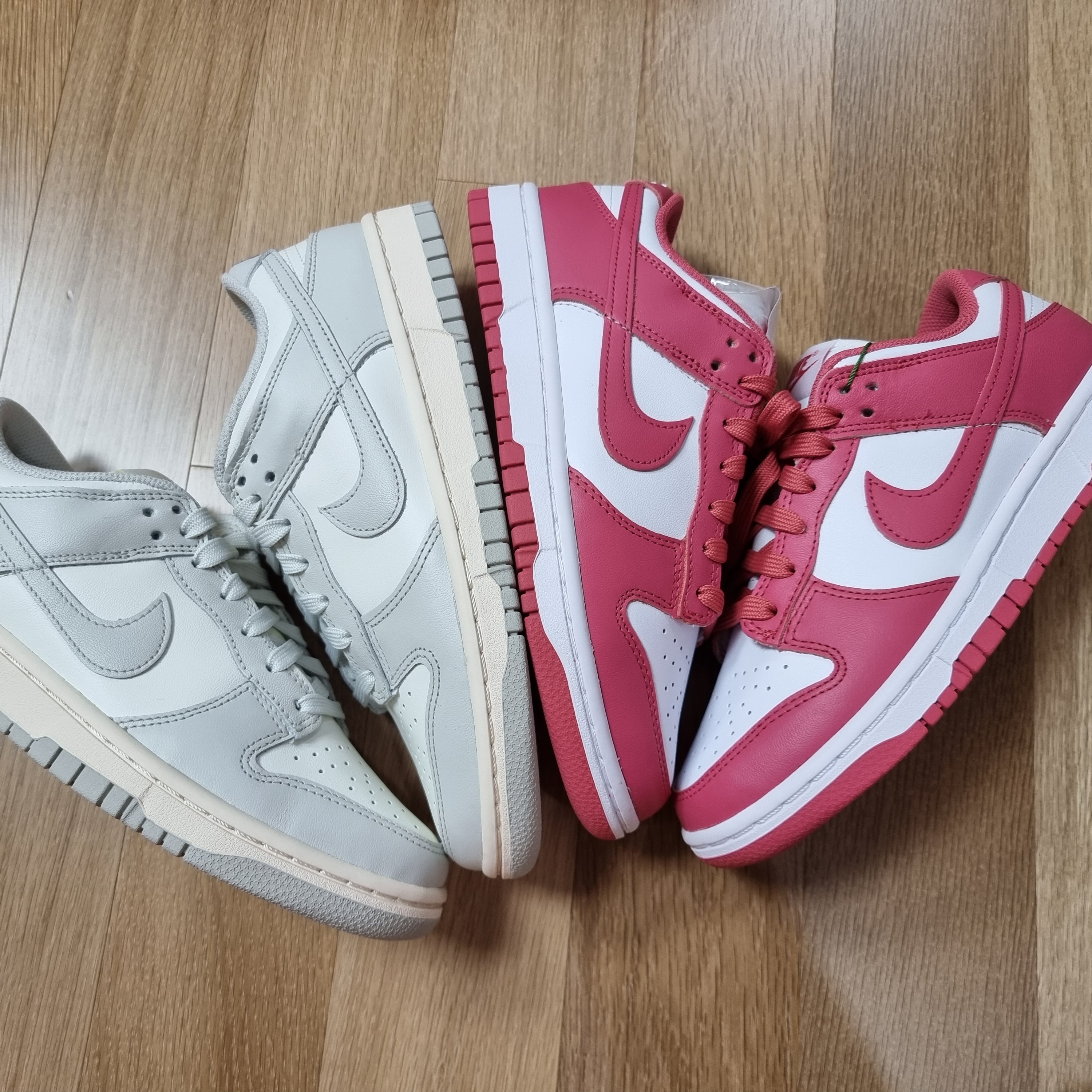 (W) Nike Dunk Low Light Bone, (W) Nike Dunk Low Archeo Pink 착용 스타일 - 1