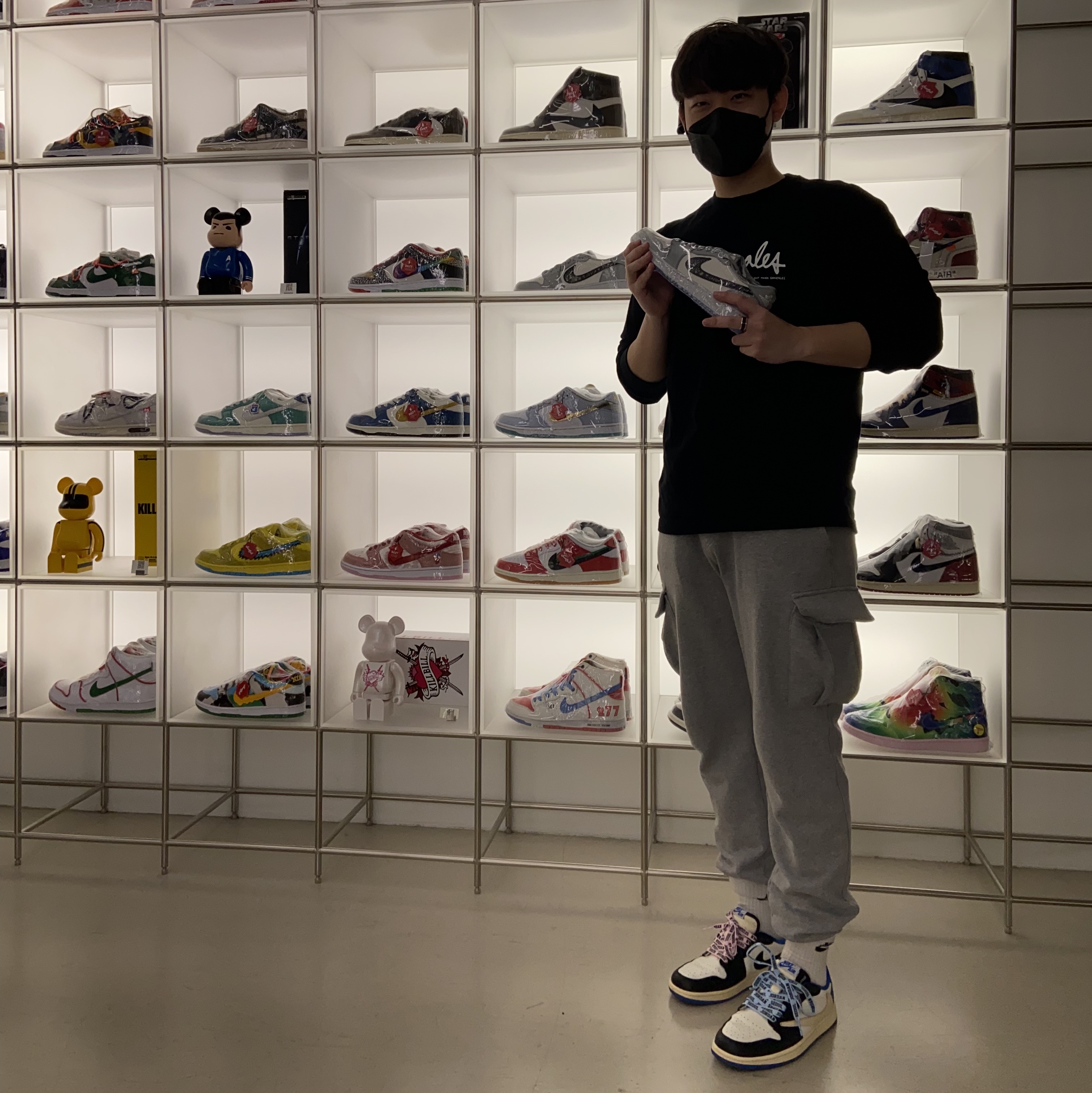 Jordan 1 x Dior Low OG, Jordan 1 x Travis Scott x Fragment Retro Low OG SP Military Blue 착용 스타일 - 1