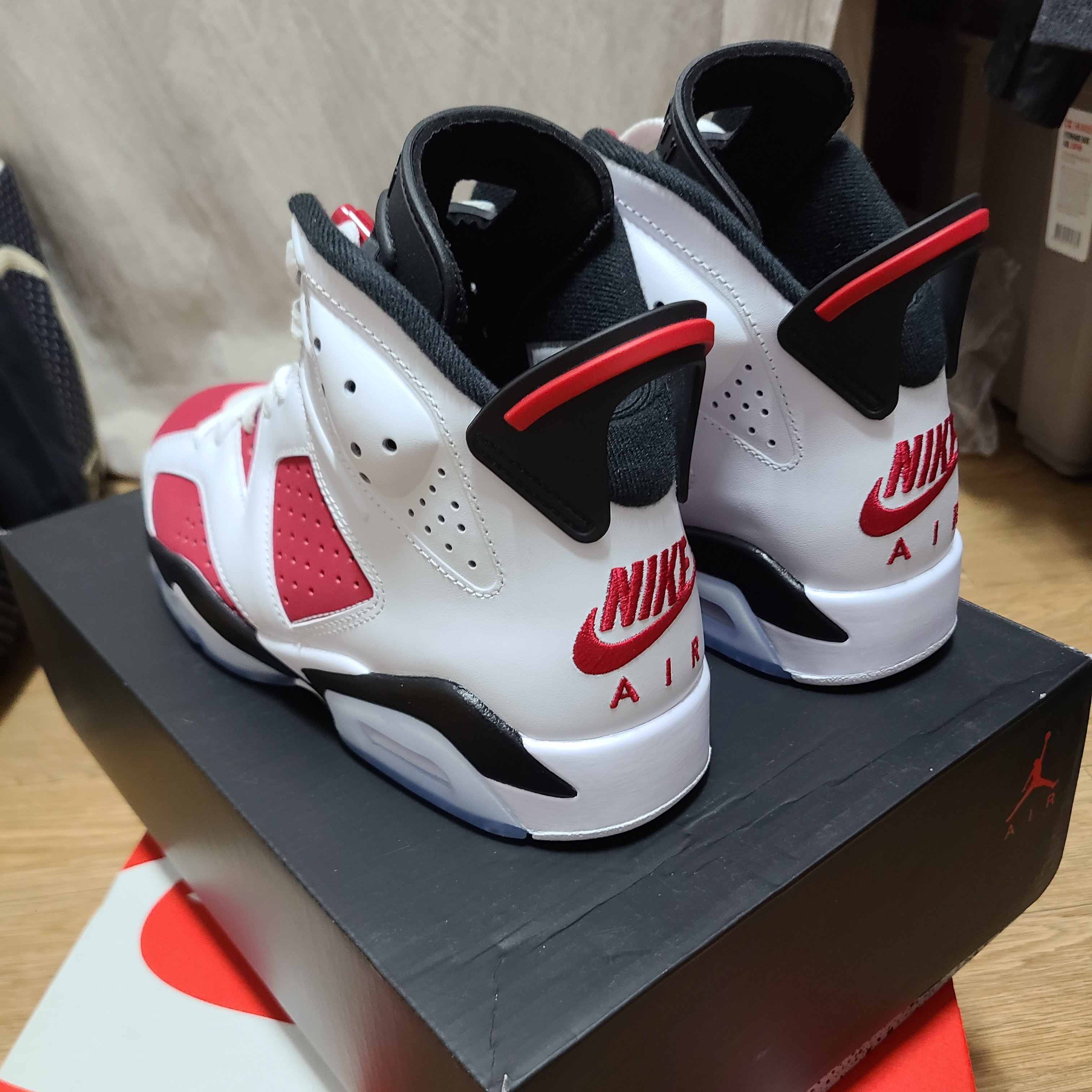 Jordan 6 Retro Carmine 2021 착용 스타일 - 1